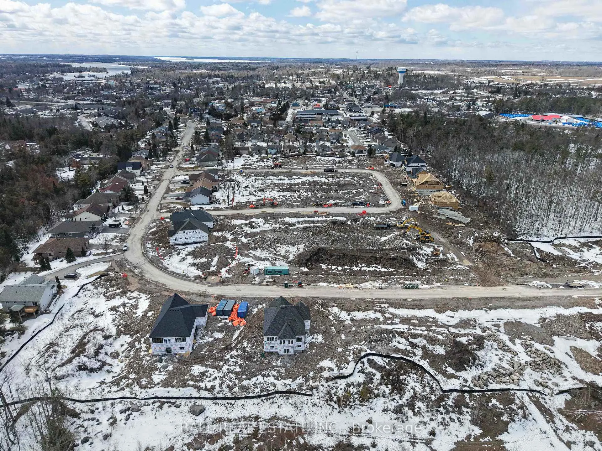 Photo 16 of 38 Hemlock Crescent, Kawartha Lakes, Bobcaygeon — HOMEH