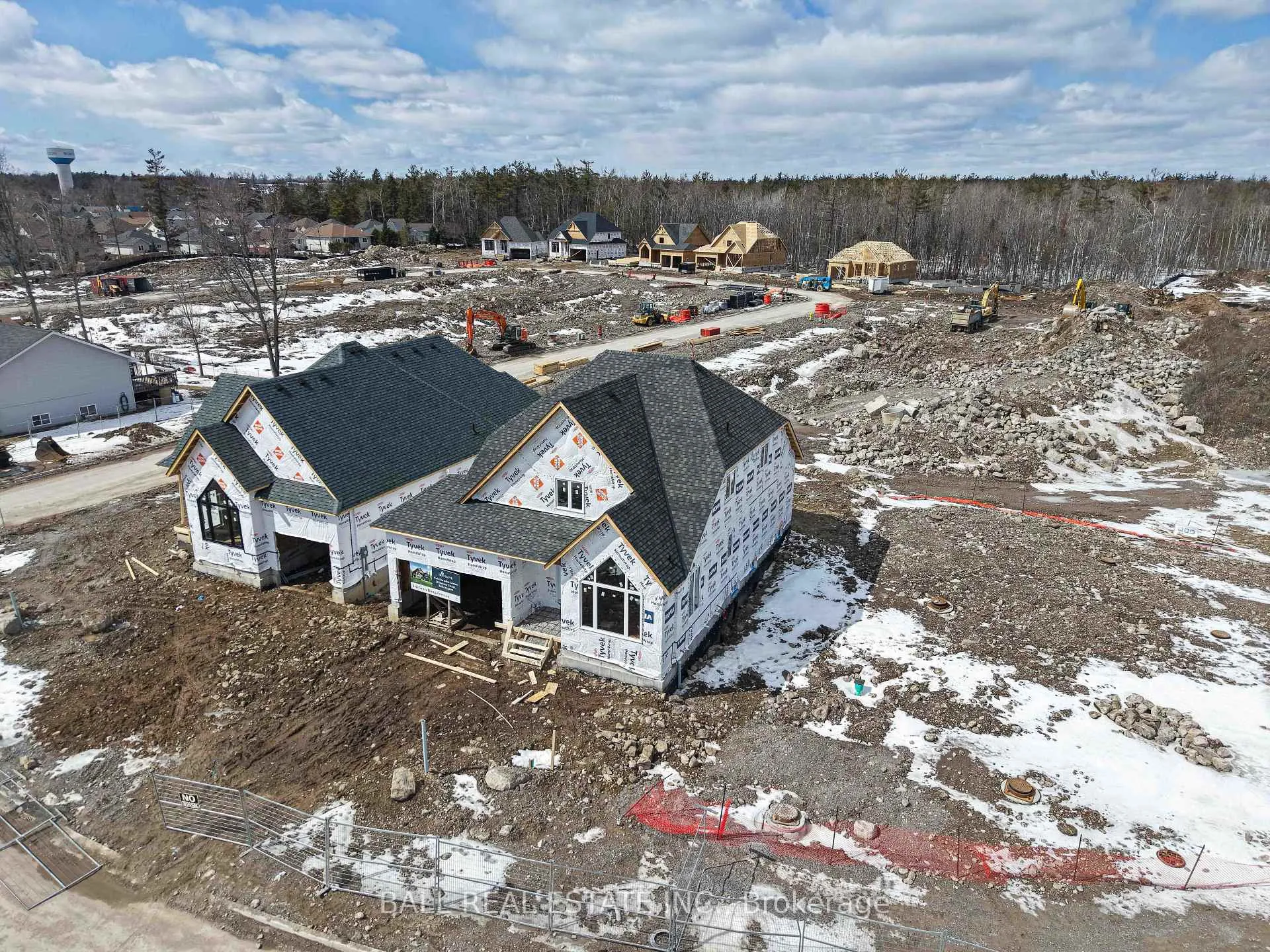 Photo 21 of 38 Hemlock Crescent, Kawartha Lakes, Bobcaygeon — HOMEH