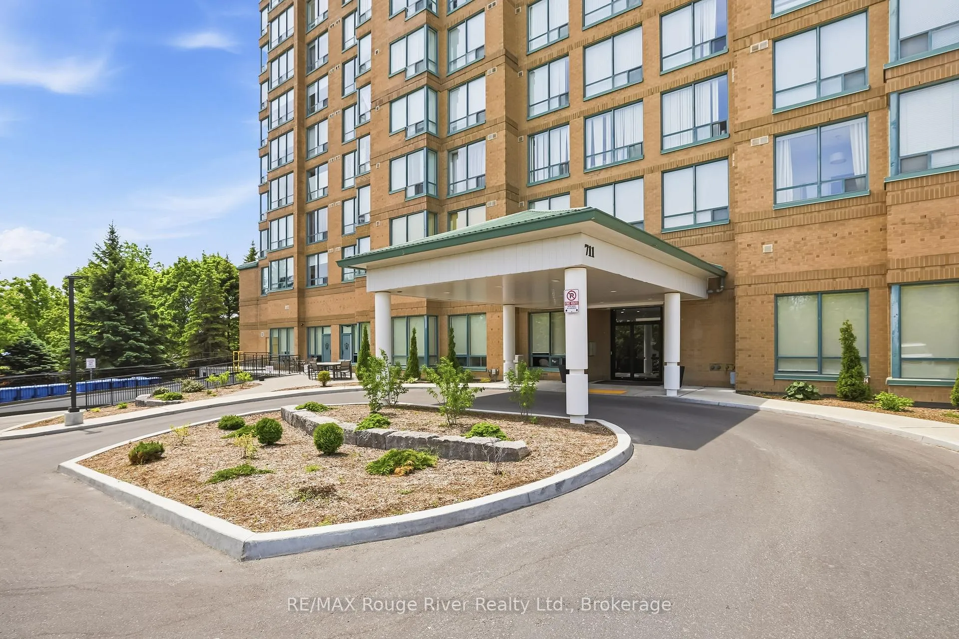 Photo 3 of Unit 1107, 711 Rossland Rd E, Whitby, Pringle Creek — HOMEH