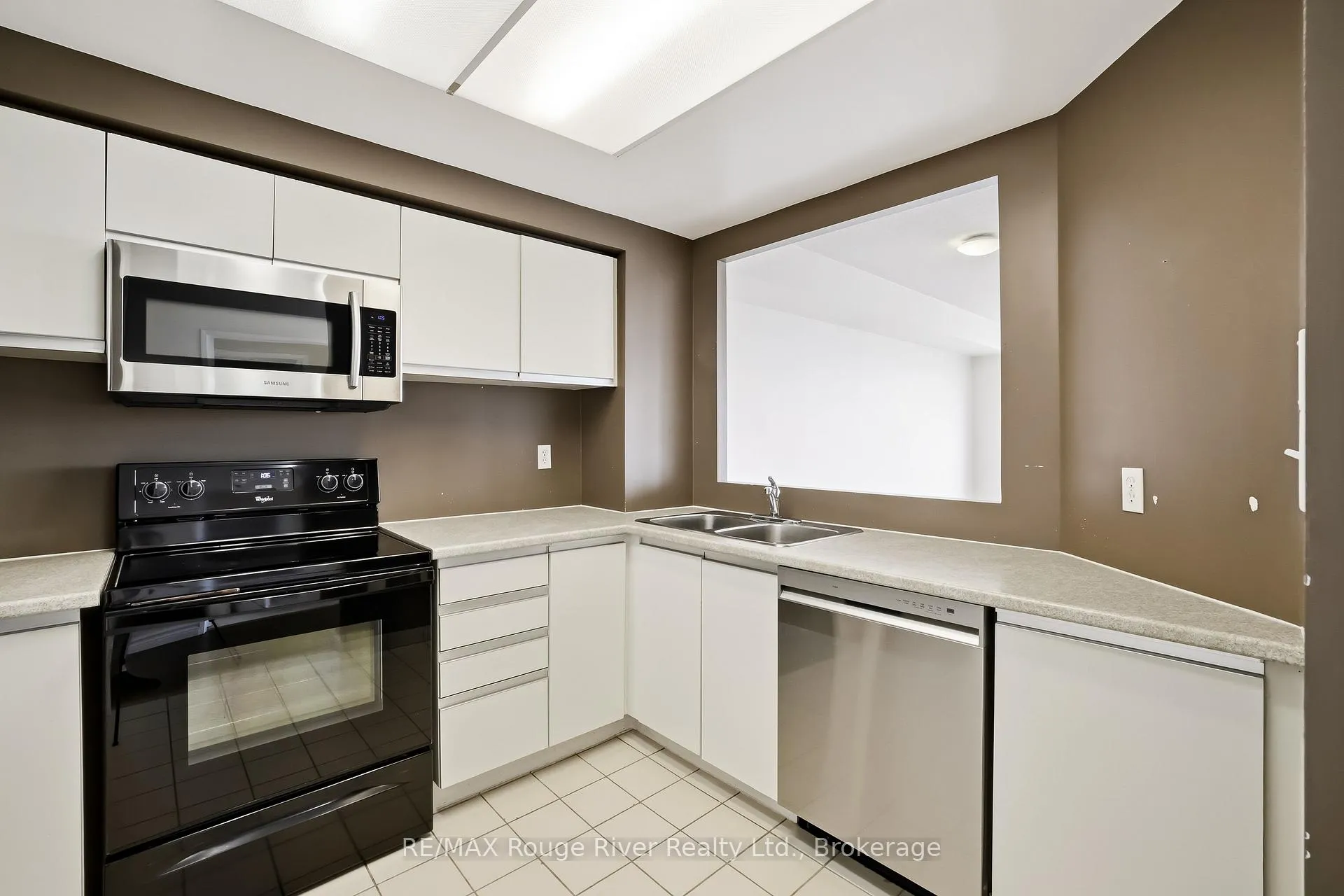 Photo 10 of Unit 1107, 711 Rossland Rd E, Whitby, Pringle Creek — HOMEH