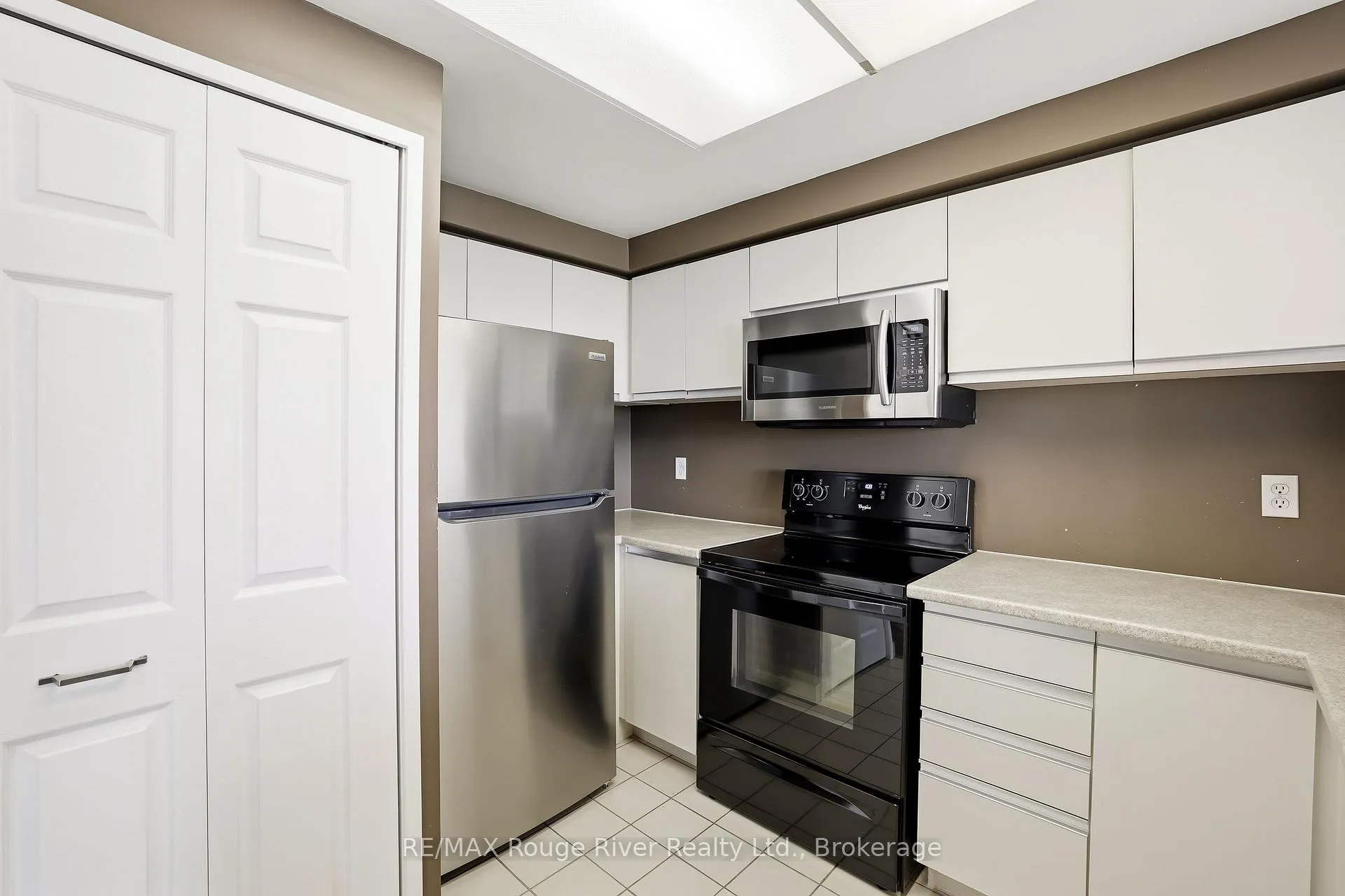 Photo 11 of Unit 1107, 711 Rossland Rd E, Whitby, Pringle Creek — HOMEH