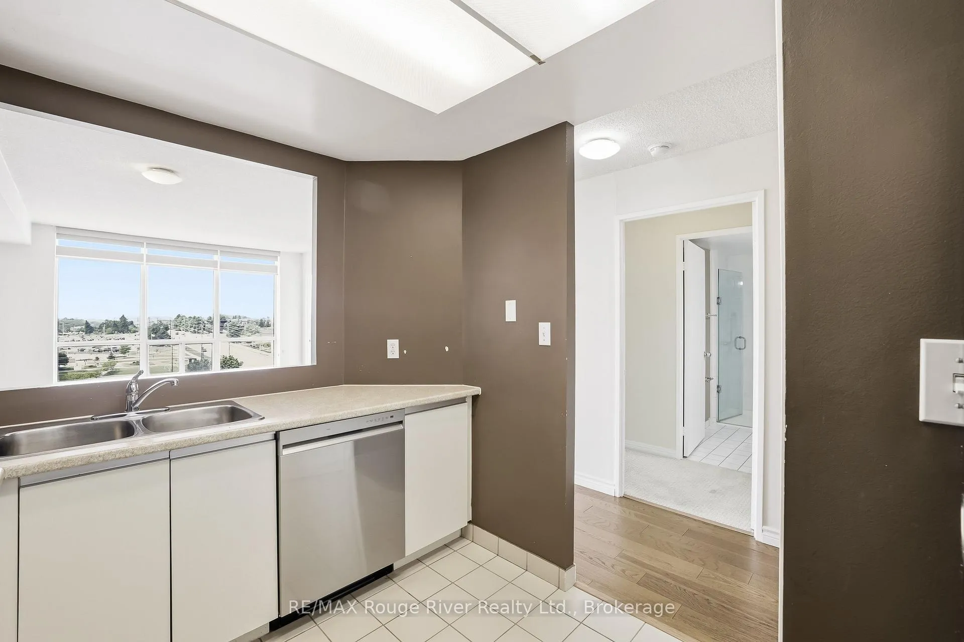 Photo 13 of Unit 1107, 711 Rossland Rd E, Whitby, Pringle Creek — HOMEH