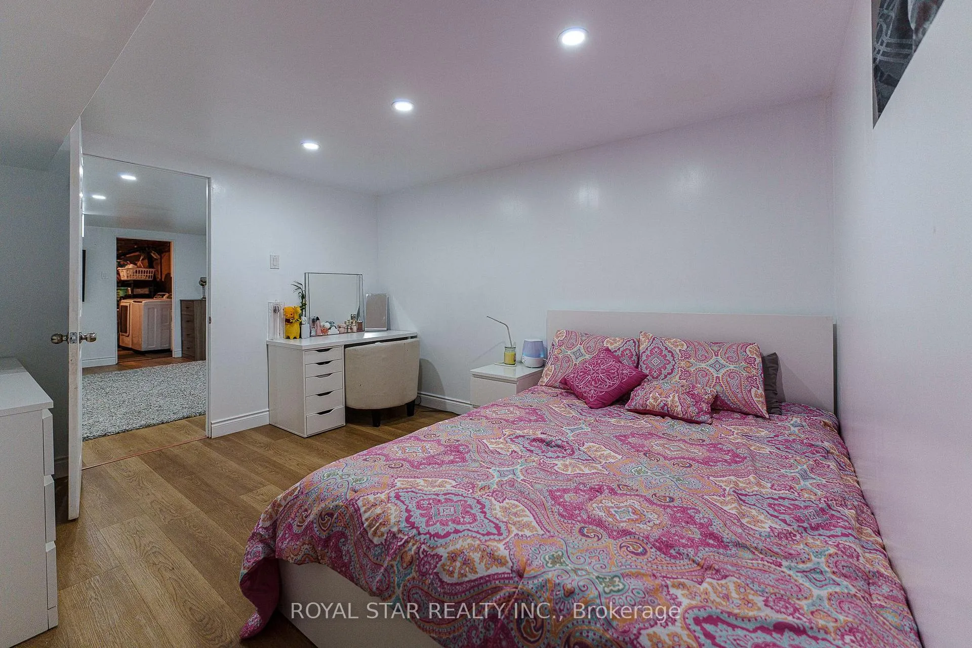 Photo 16 of 6540 Twenty Road E, Hamilton, Rural Glanbrook — HOMEH