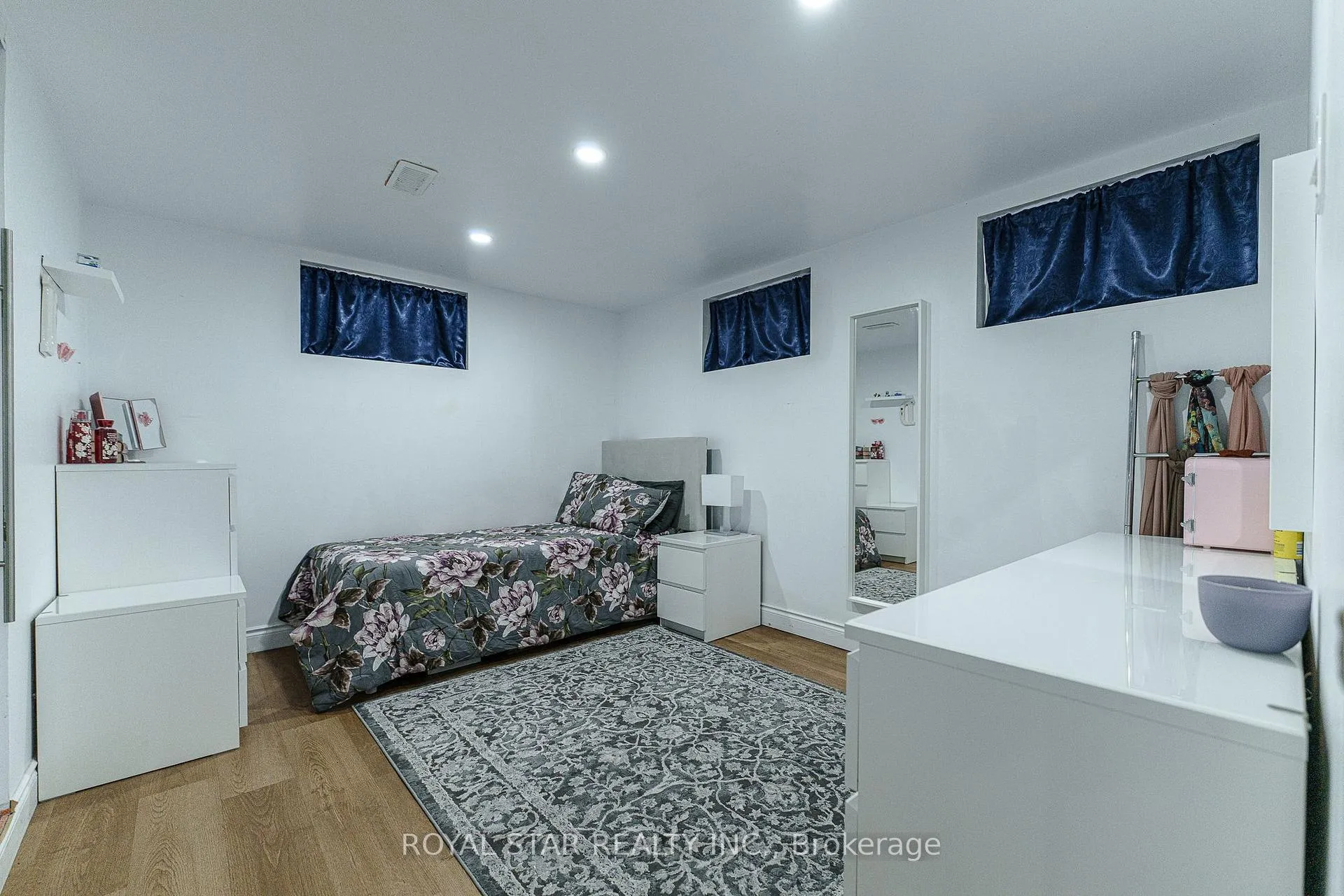 Photo 23 of 6540 Twenty Road E, Hamilton, Rural Glanbrook — HOMEH