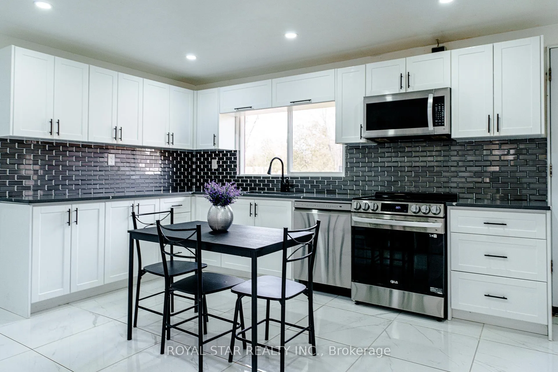 Photo 3 of 6540 Twenty Road E, Hamilton, Rural Glanbrook — HOMEH