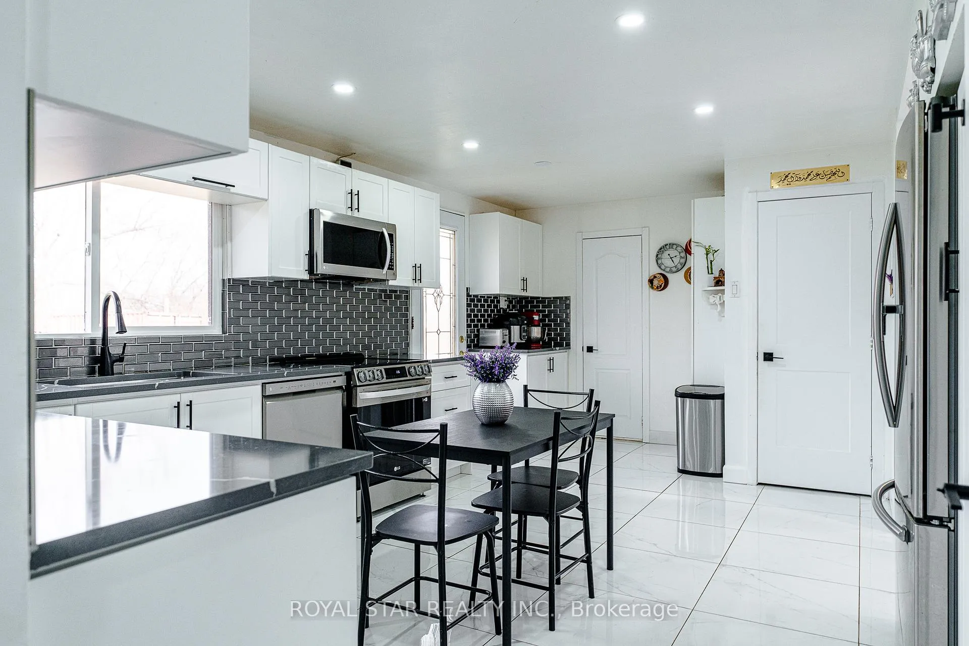 Photo 4 of 6540 Twenty Road E, Hamilton, Rural Glanbrook — HOMEH