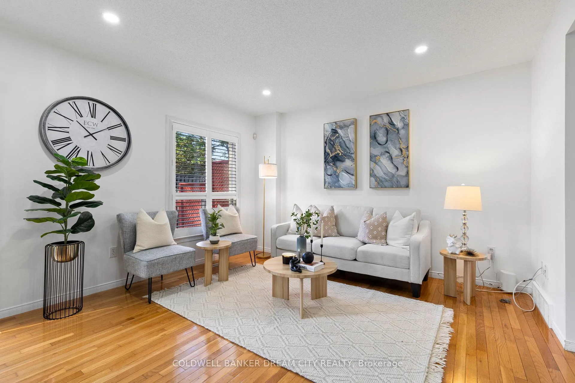 Photo 7 of 534 Blackwater Place, London, North C — HOMEH