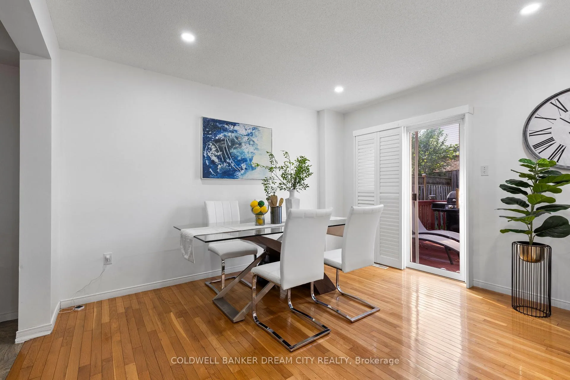Photo 9 of 534 Blackwater Place, London, North C — HOMEH