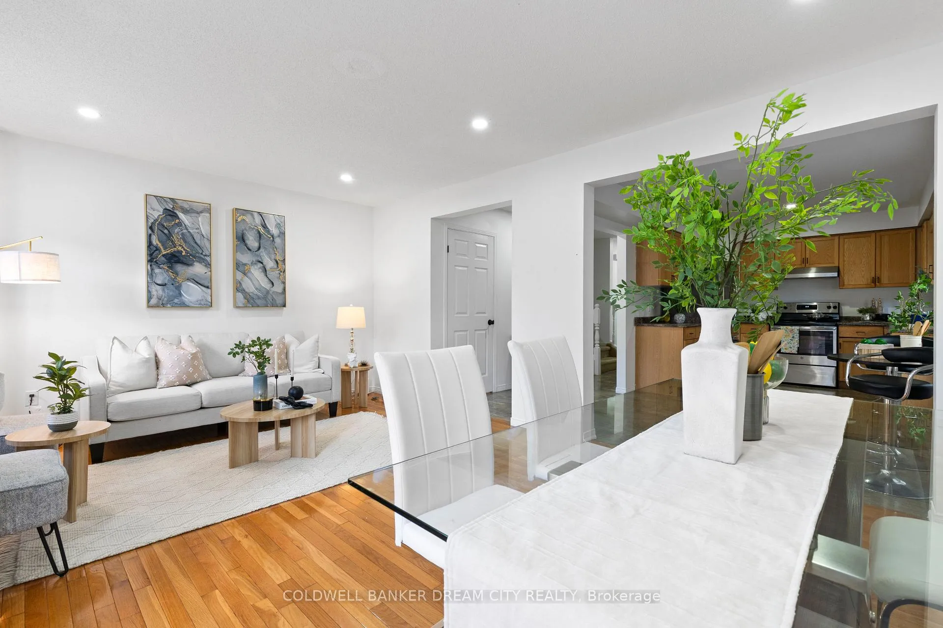 Photo 11 of 534 Blackwater Place, London, North C — HOMEH