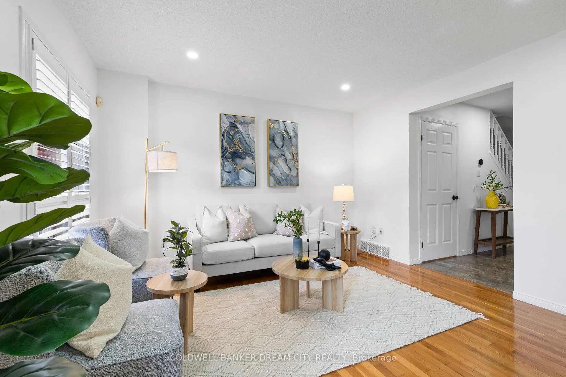 Photo 12 of 534 Blackwater Place, London, North C — HOMEH