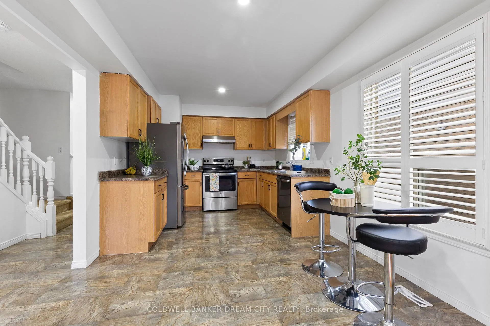 Photo 13 of 534 Blackwater Place, London, North C — HOMEH