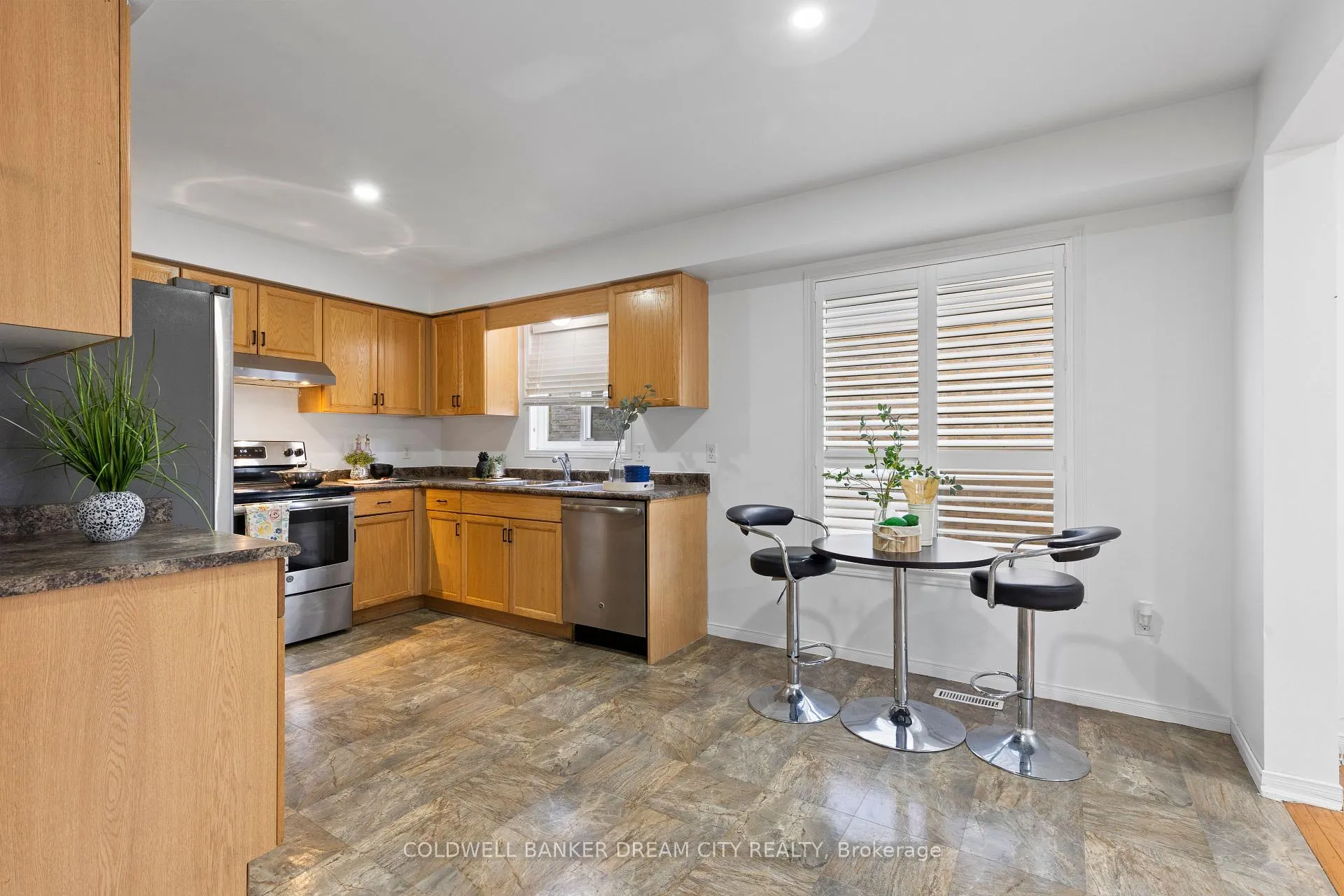 Photo 14 of 534 Blackwater Place, London, North C — HOMEH