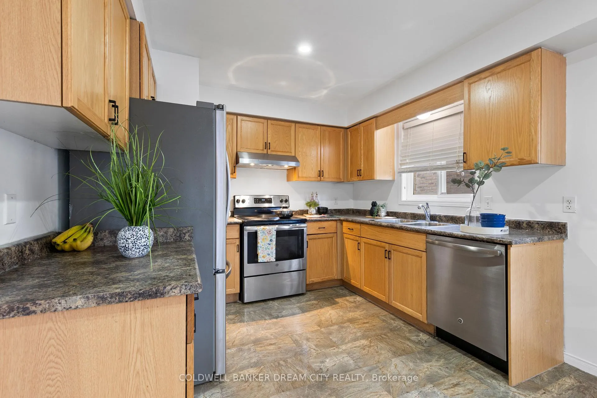 Photo 15 of 534 Blackwater Place, London, North C — HOMEH