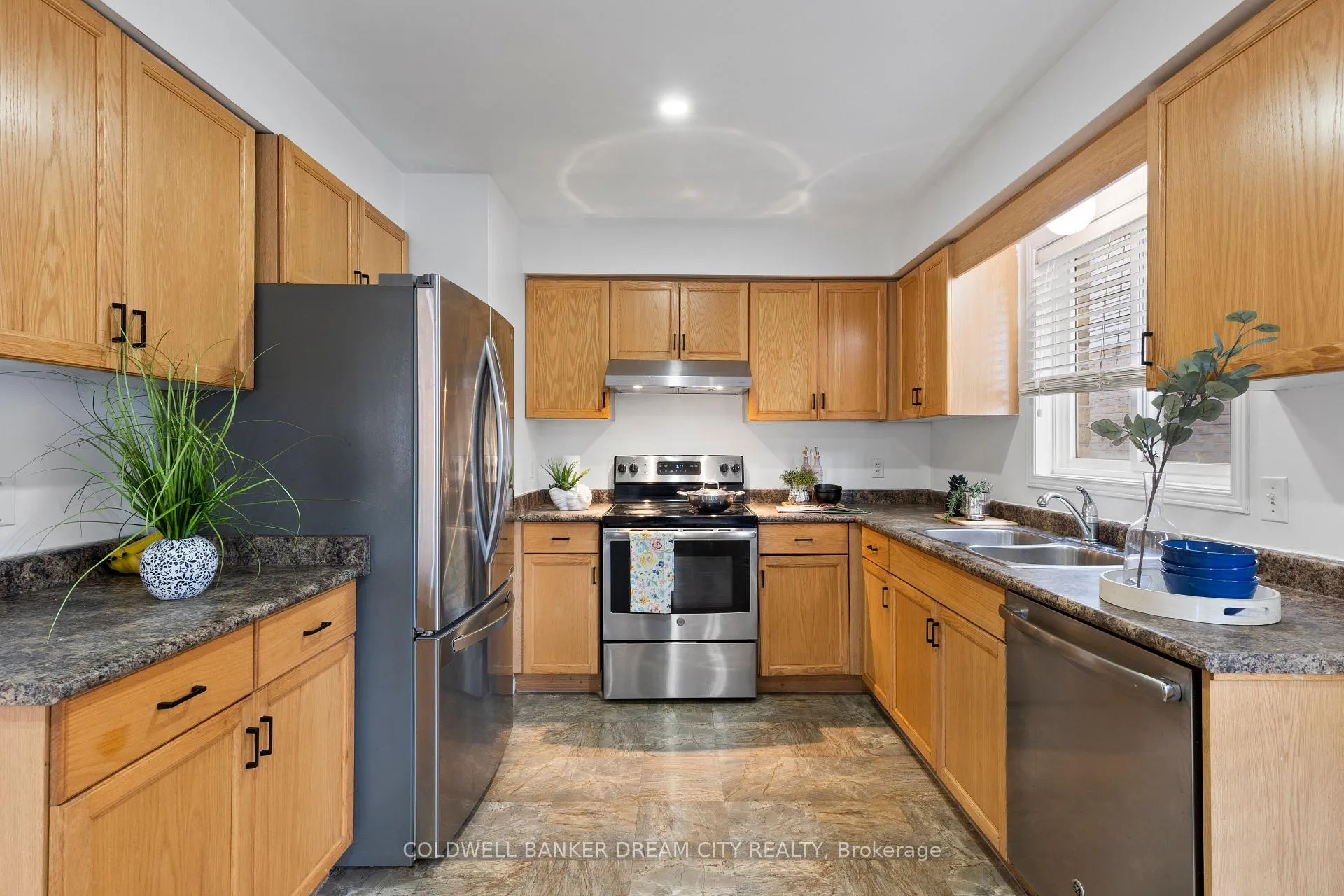 Photo 16 of 534 Blackwater Place, London, North C — HOMEH