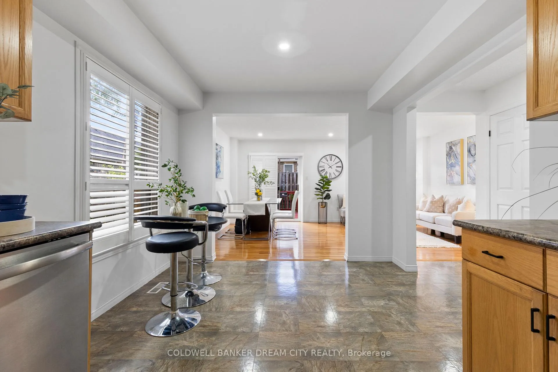 Photo 18 of 534 Blackwater Place, London, North C — HOMEH