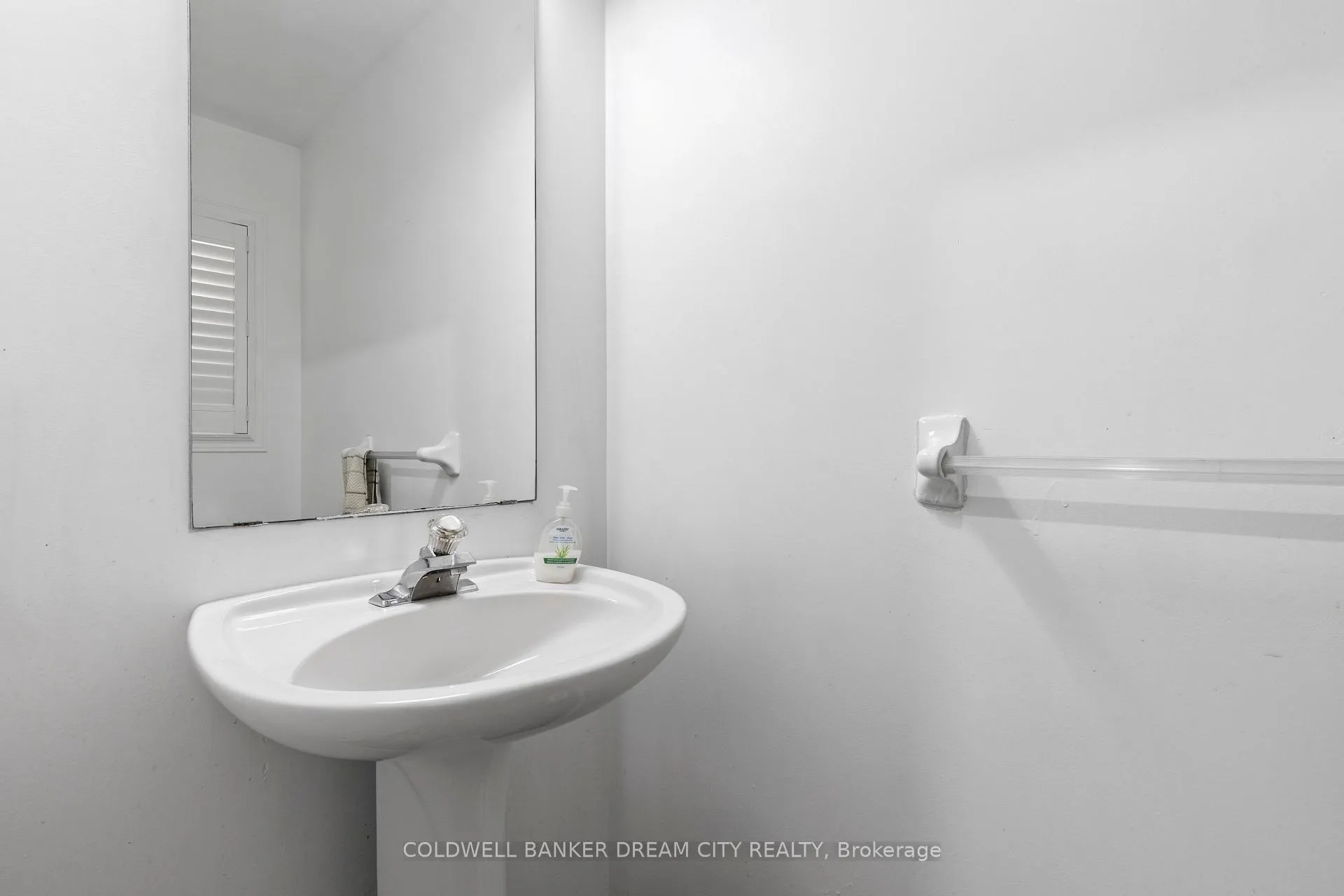 Photo 19 of 534 Blackwater Place, London, North C — HOMEH