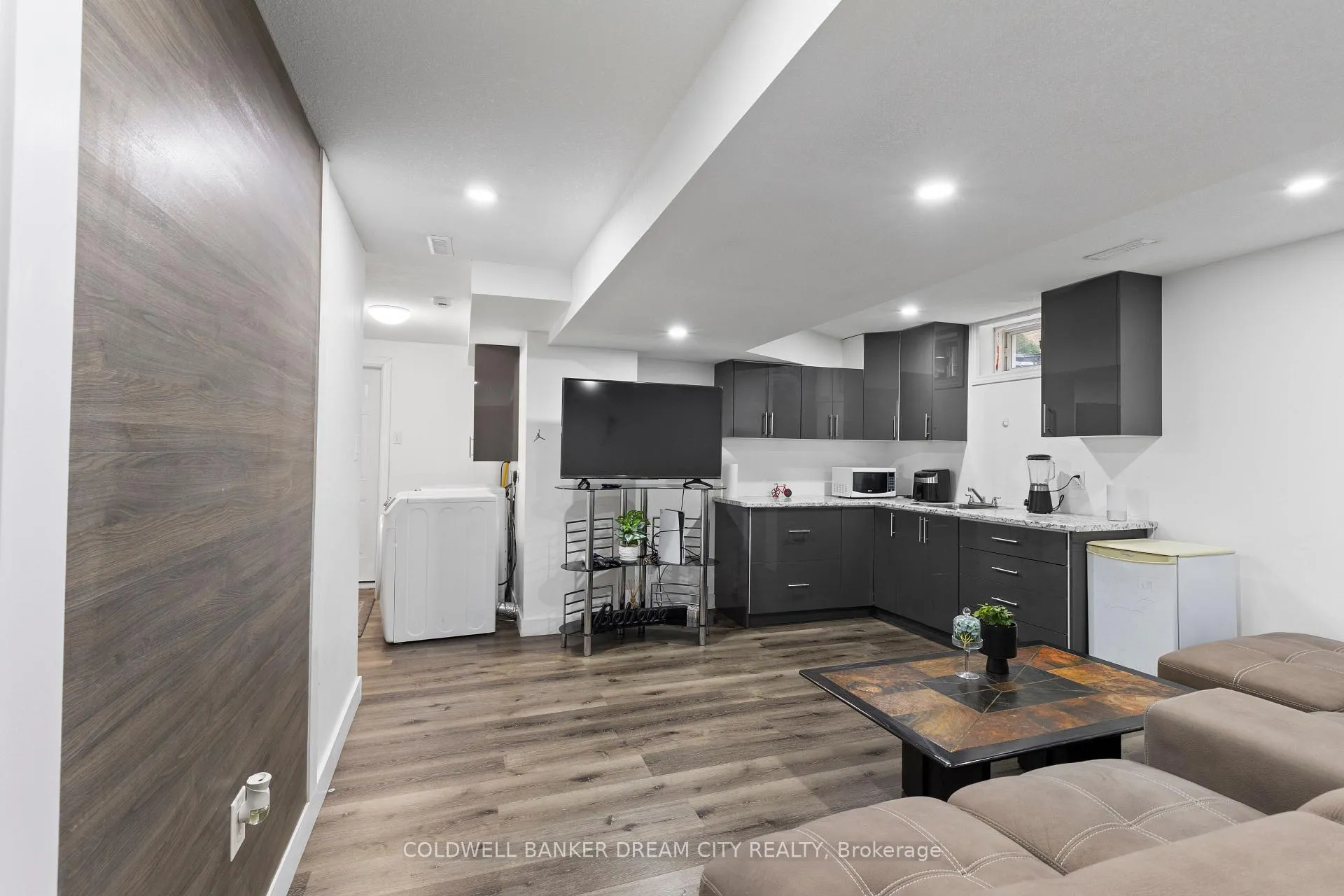 Photo 34 of 534 Blackwater Place, London, North C — HOMEH