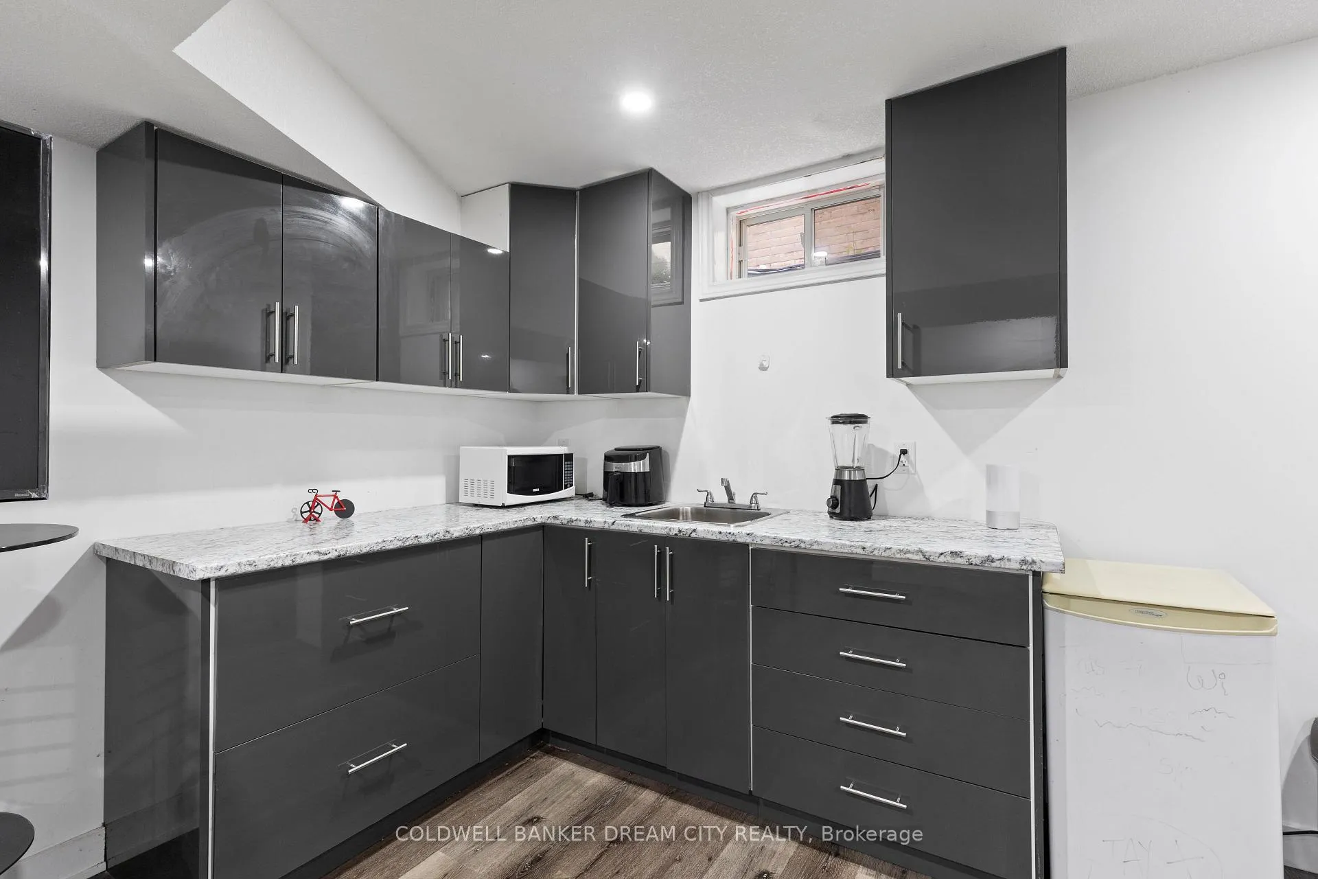 Photo 35 of 534 Blackwater Place, London, North C — HOMEH