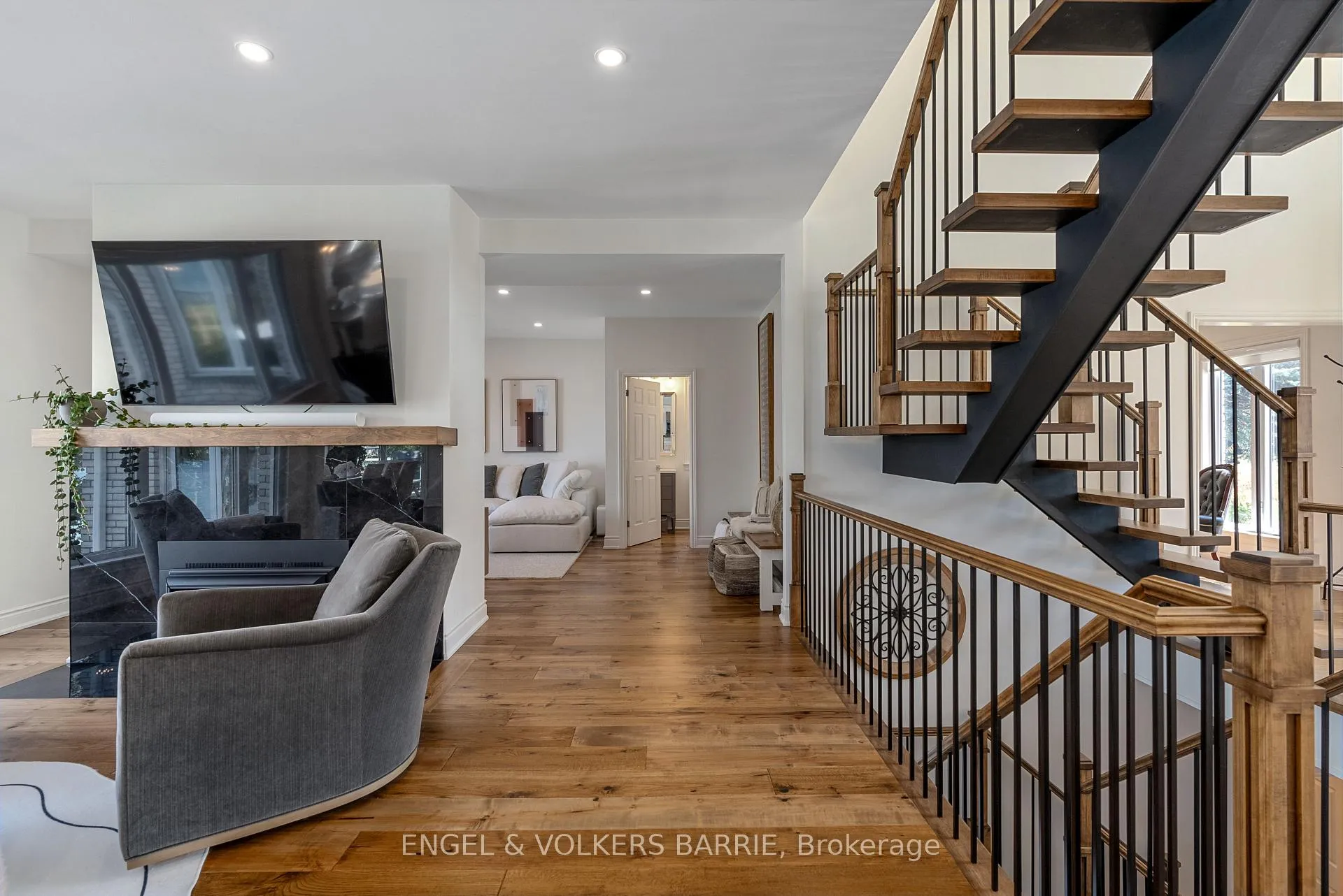 Photo 17 of 376 Brewery Lane, Orillia — HOMEH