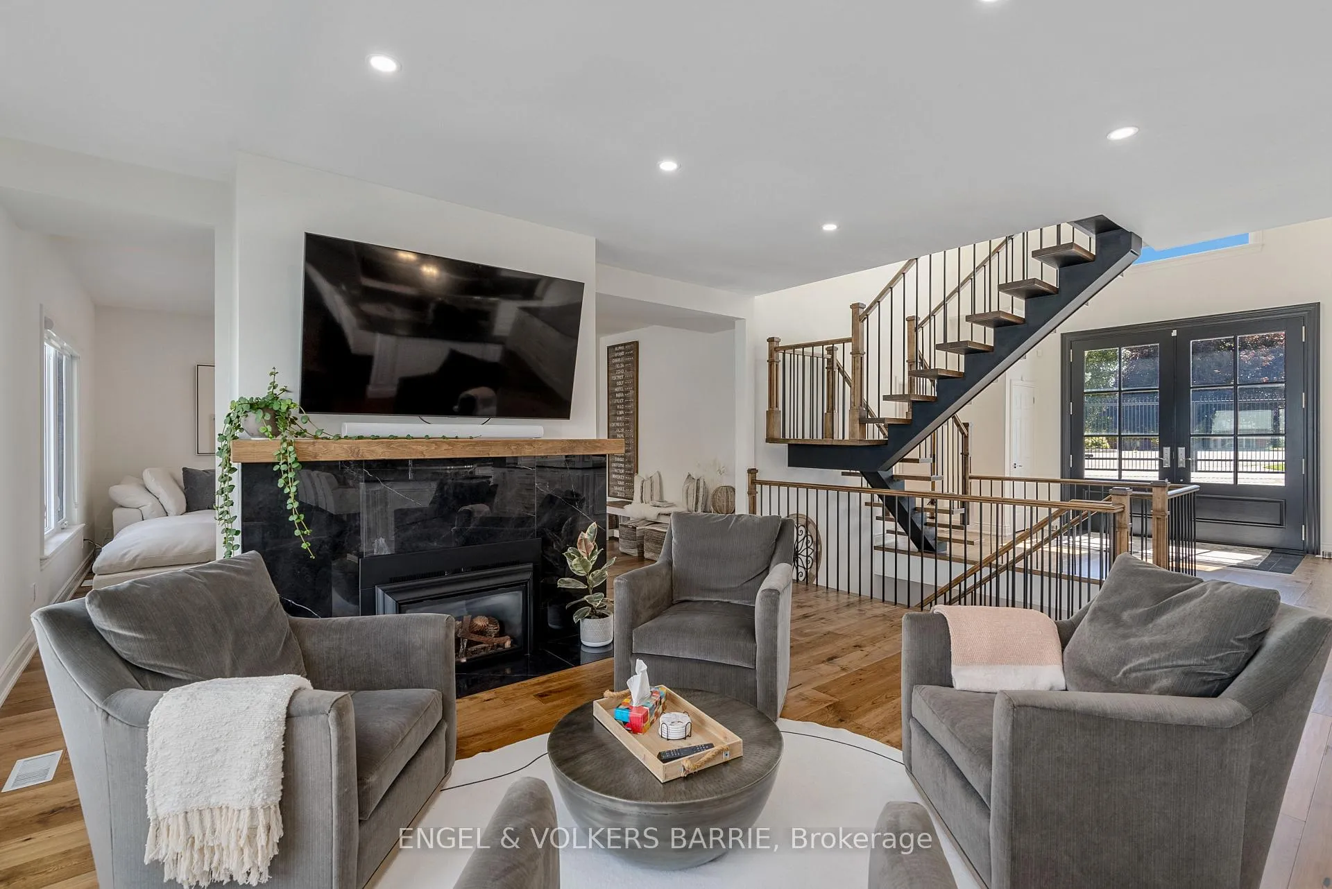 Photo 19 of 376 Brewery Lane, Orillia — HOMEH