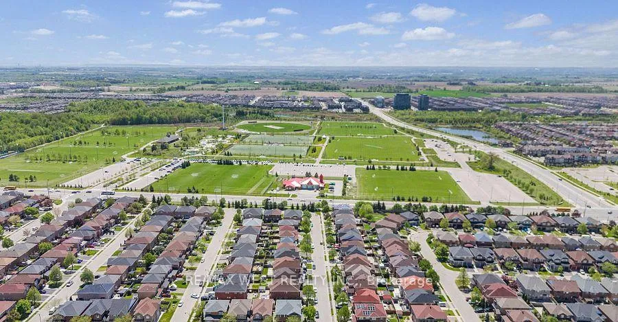 Photo 36 of 56 Lockheed Crescent, Brampton, Fletcher's Meadow — HOMEH