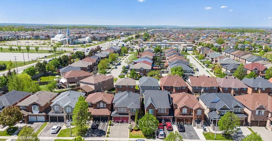 Photo 37 of 56 Lockheed Crescent, Brampton, Fletcher's Meadow — HOMEH