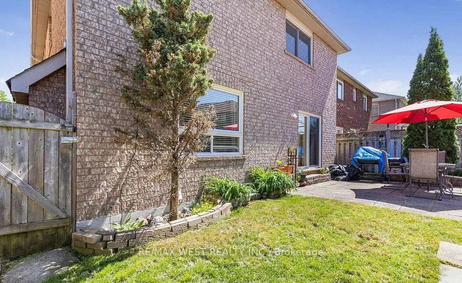 Photo 38 of 56 Lockheed Crescent, Brampton, Fletcher's Meadow — HOMEH