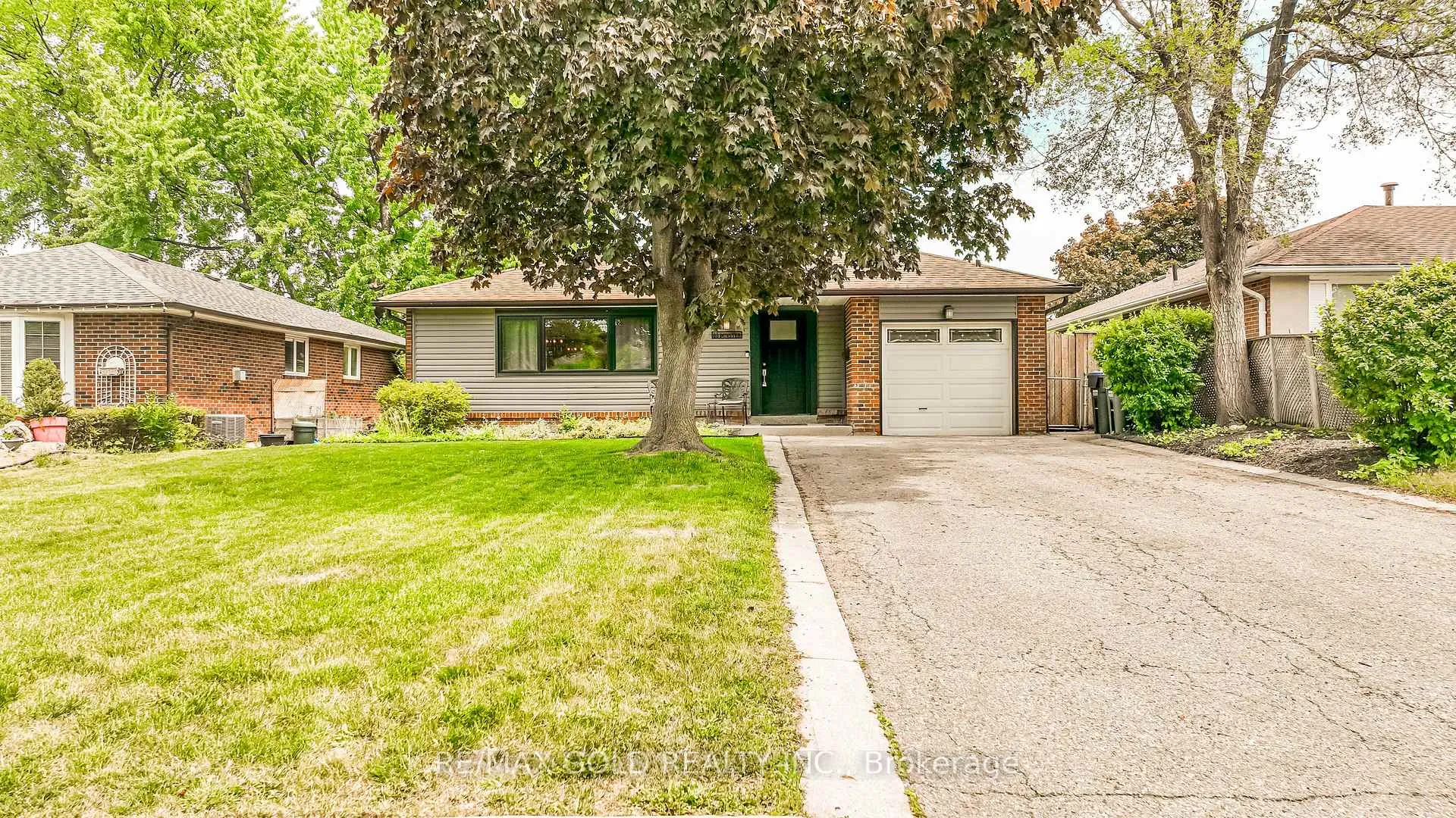 Photo 1 of 23 Dunster Crescent, Brampton, Southgate — HOMEH