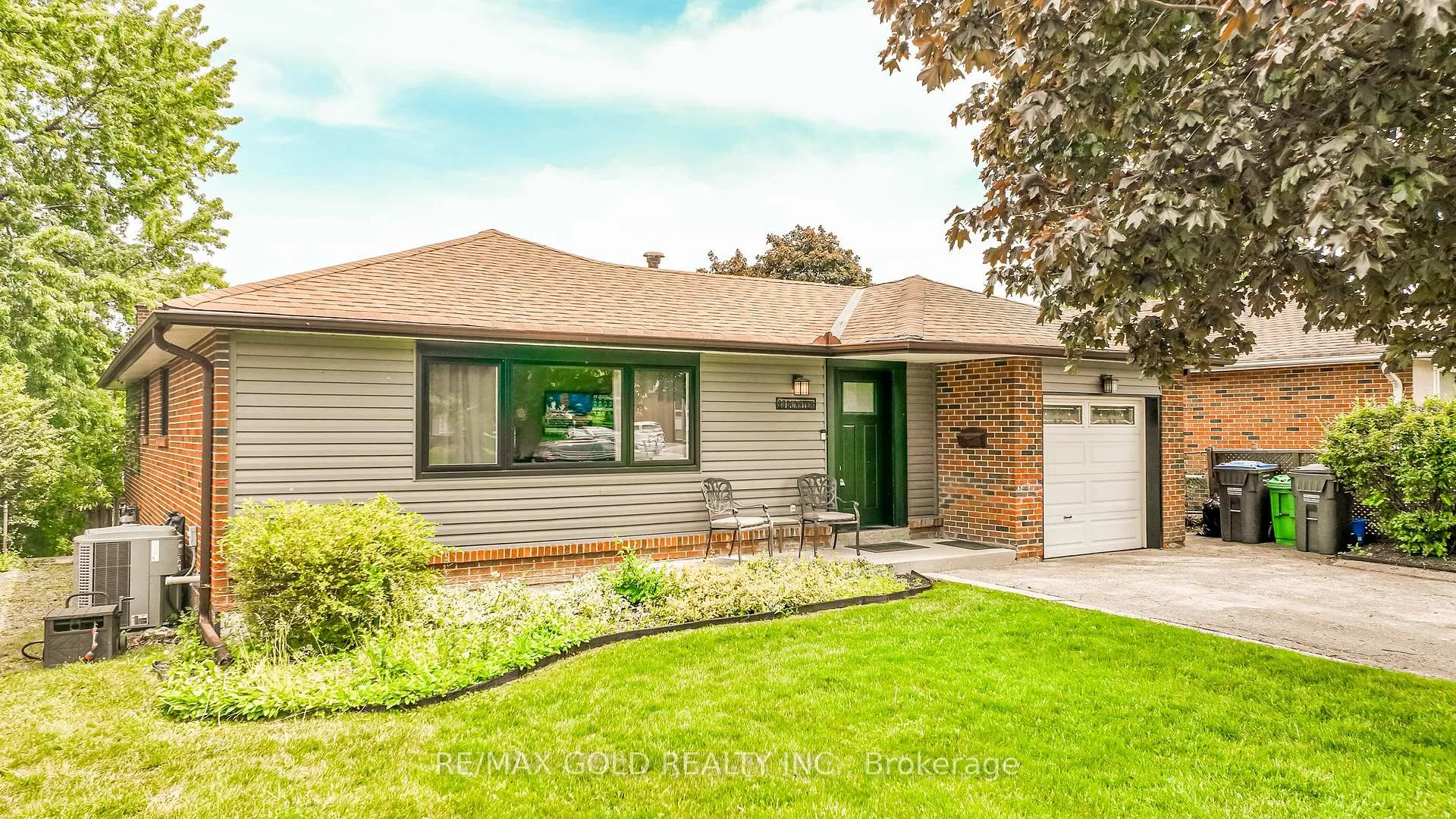 Photo 2 of 23 Dunster Crescent, Brampton, Southgate — HOMEH