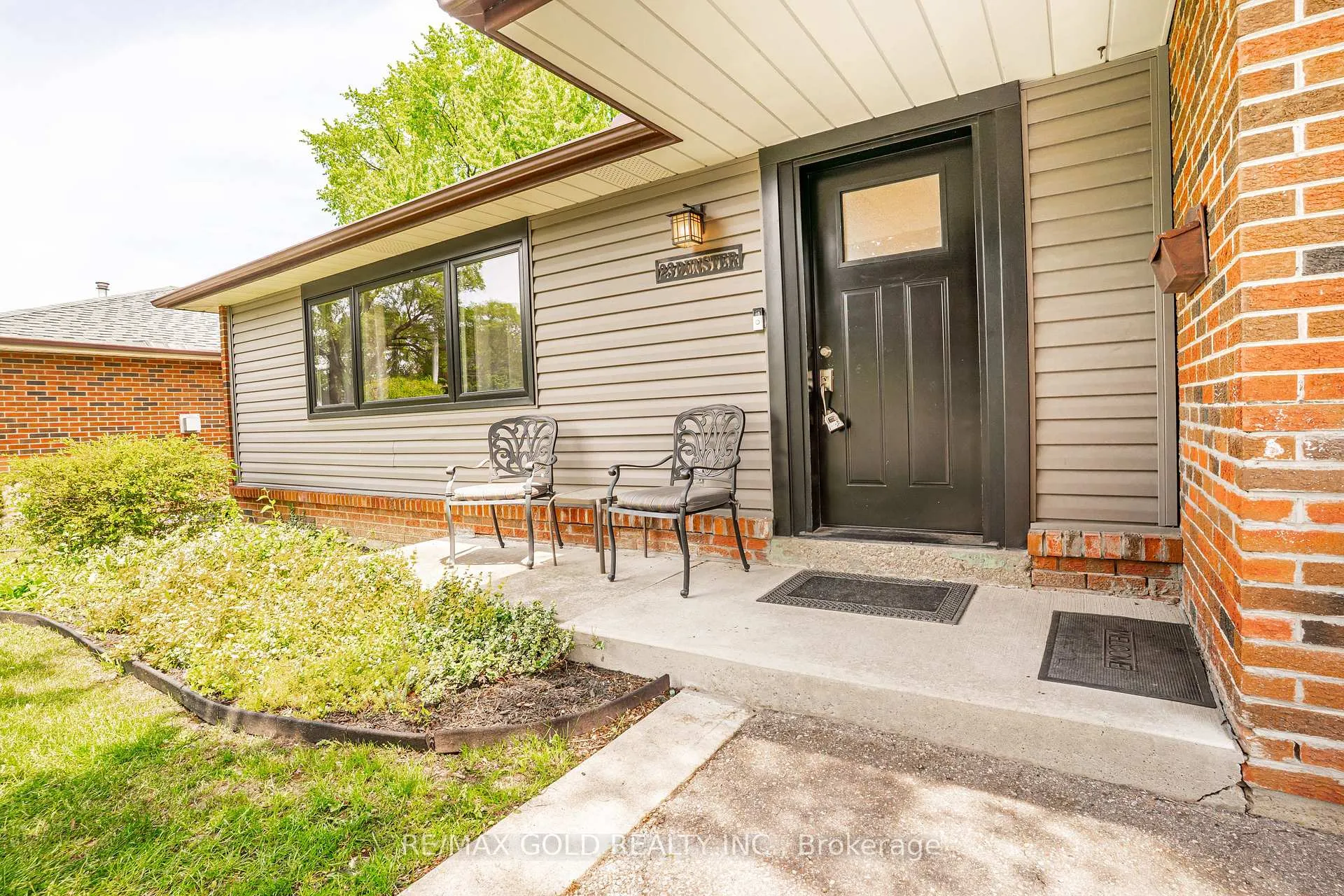 Photo 4 of 23 Dunster Crescent, Brampton, Southgate — HOMEH