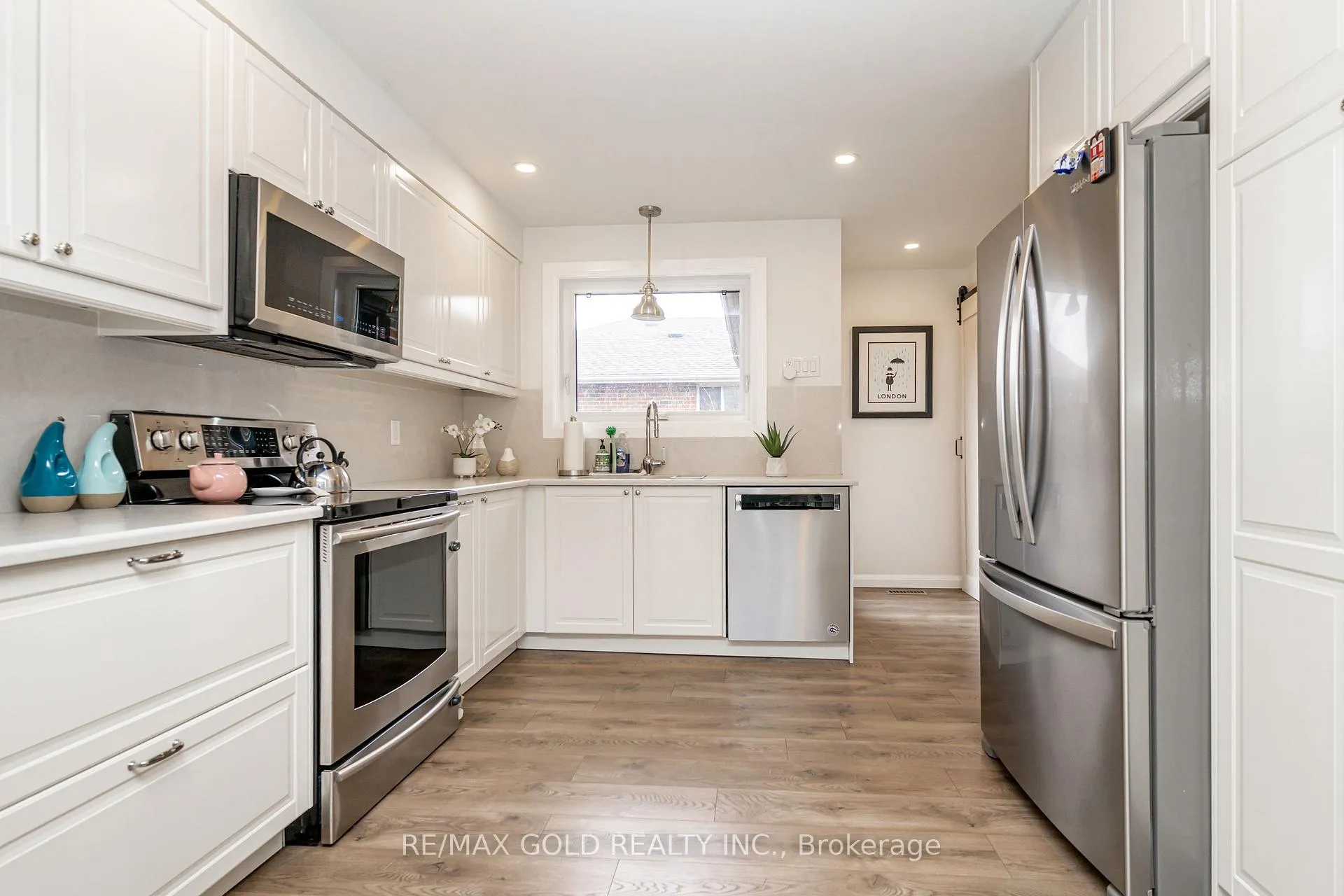 Photo 11 of 23 Dunster Crescent, Brampton, Southgate — HOMEH