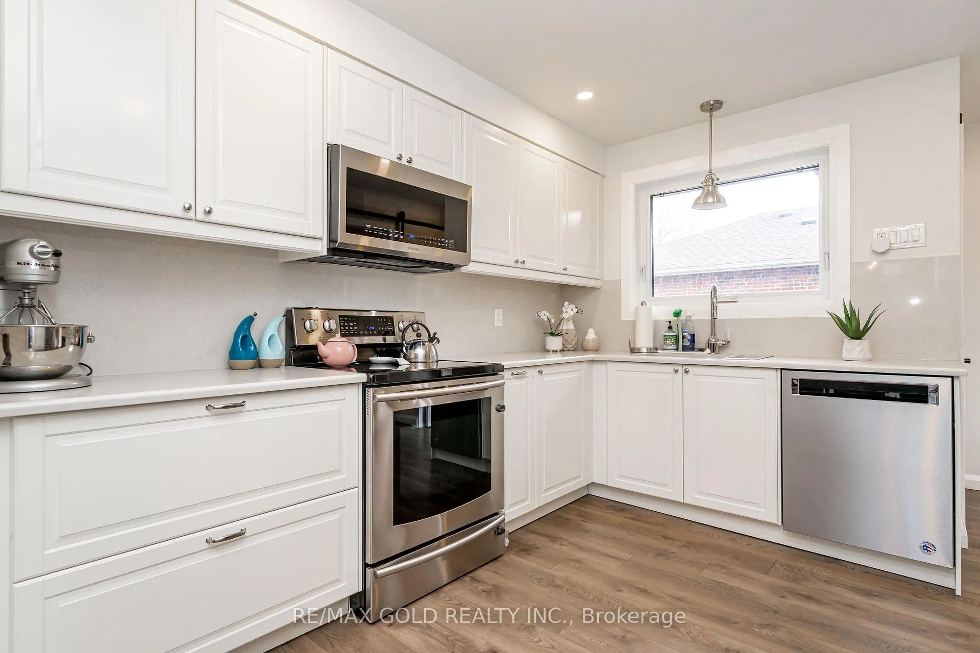 Photo 12 of 23 Dunster Crescent, Brampton, Southgate — HOMEH