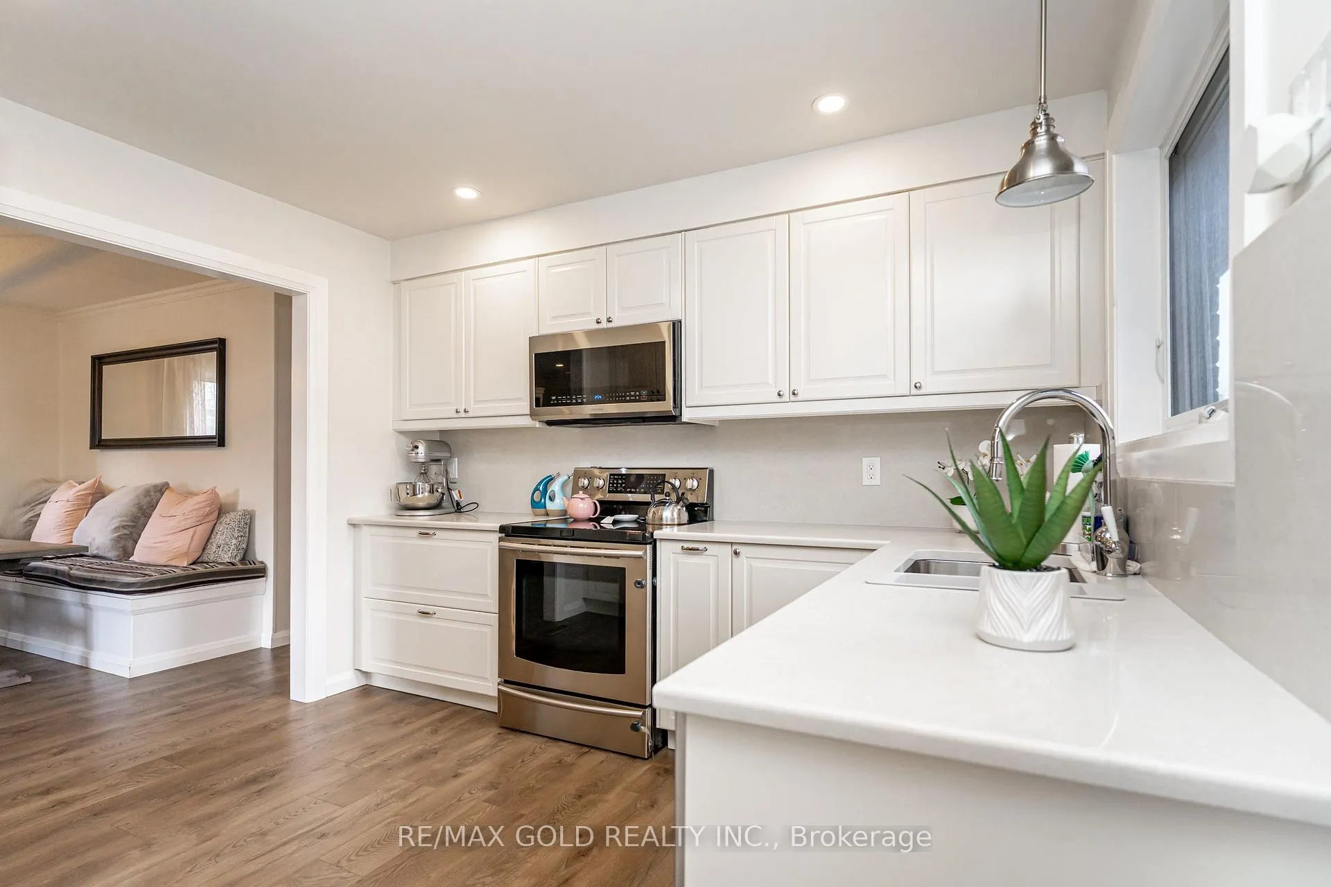 Photo 13 of 23 Dunster Crescent, Brampton, Southgate — HOMEH