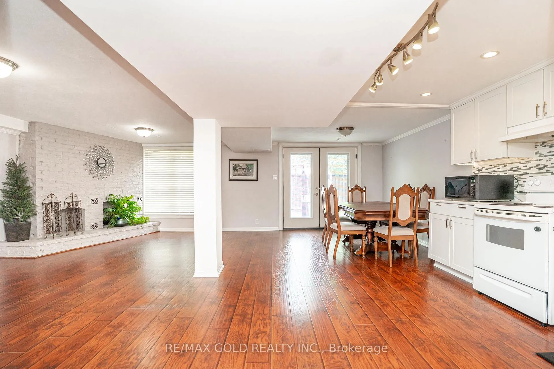 Photo 25 of 23 Dunster Crescent, Brampton, Southgate — HOMEH