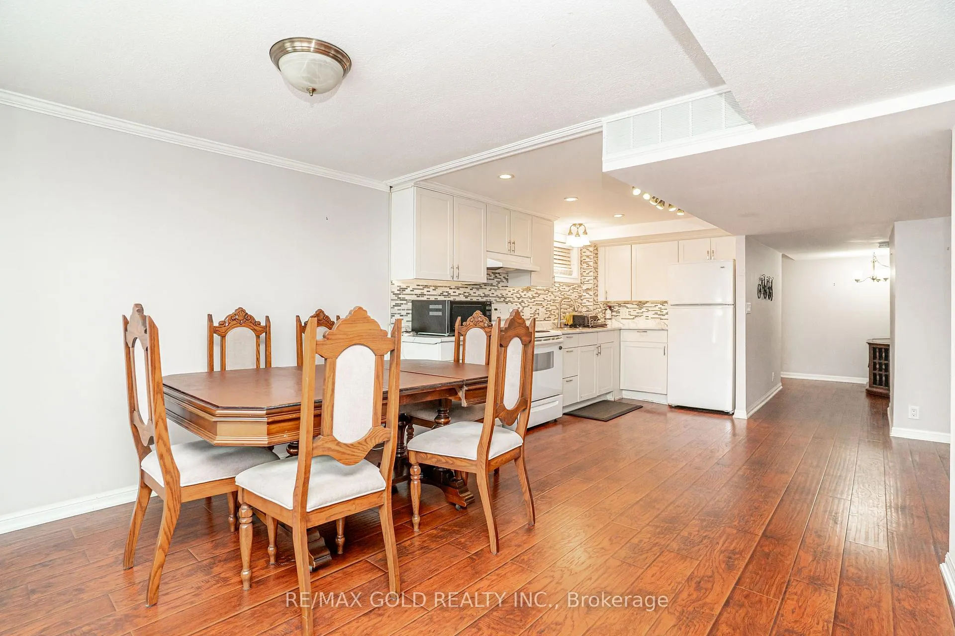 Photo 34 of 23 Dunster Crescent, Brampton, Southgate — HOMEH