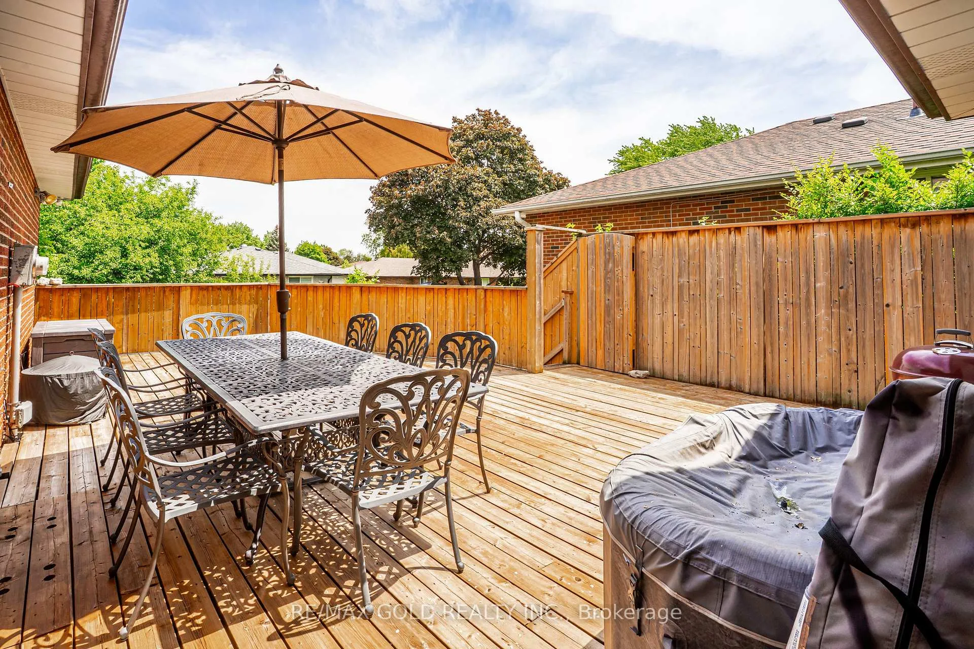 Photo 40 of 23 Dunster Crescent, Brampton, Southgate — HOMEH