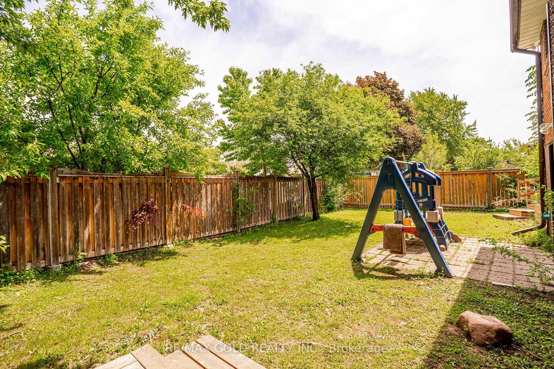 Photo 43 of 23 Dunster Crescent, Brampton, Southgate — HOMEH