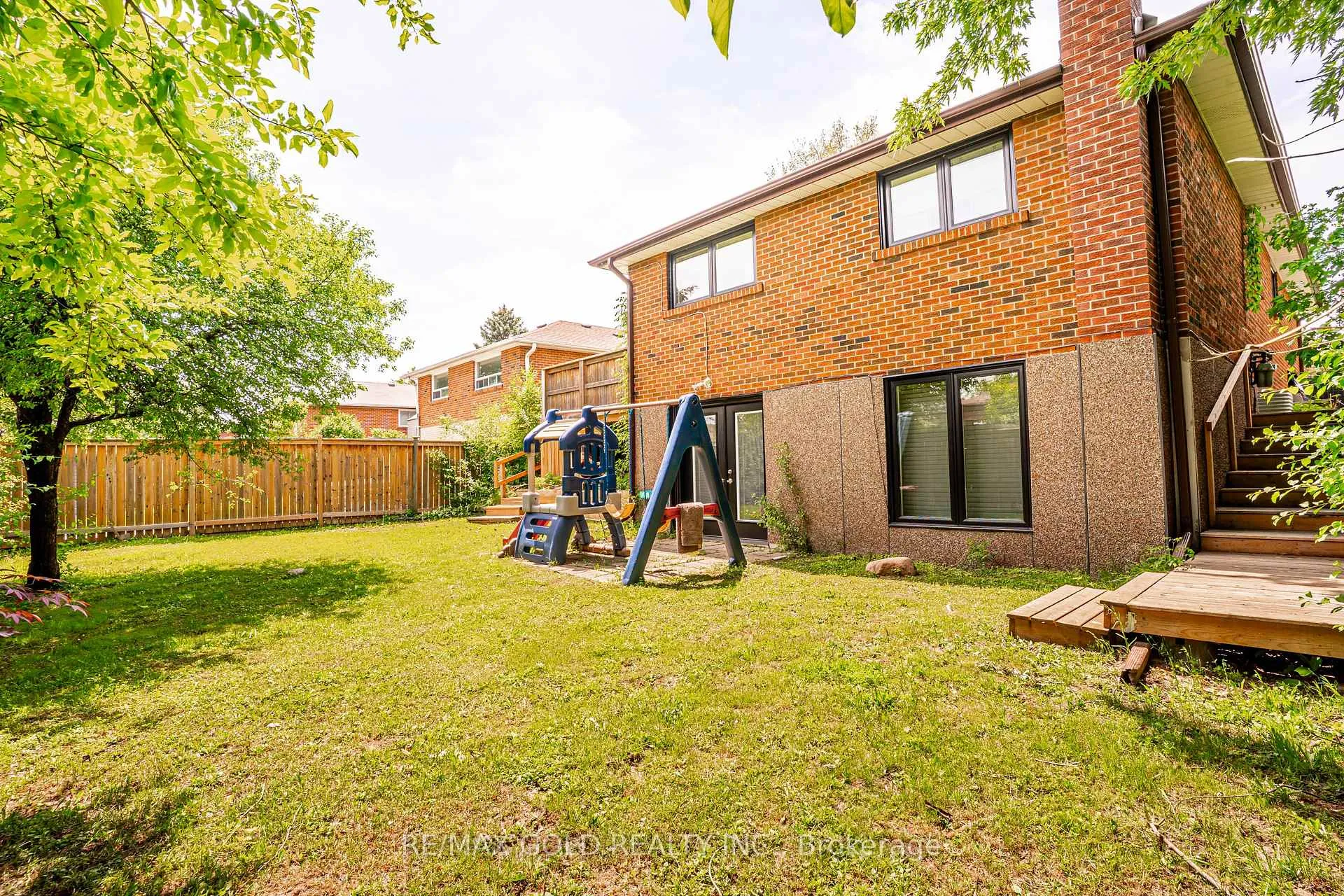 Photo 44 of 23 Dunster Crescent, Brampton, Southgate — HOMEH
