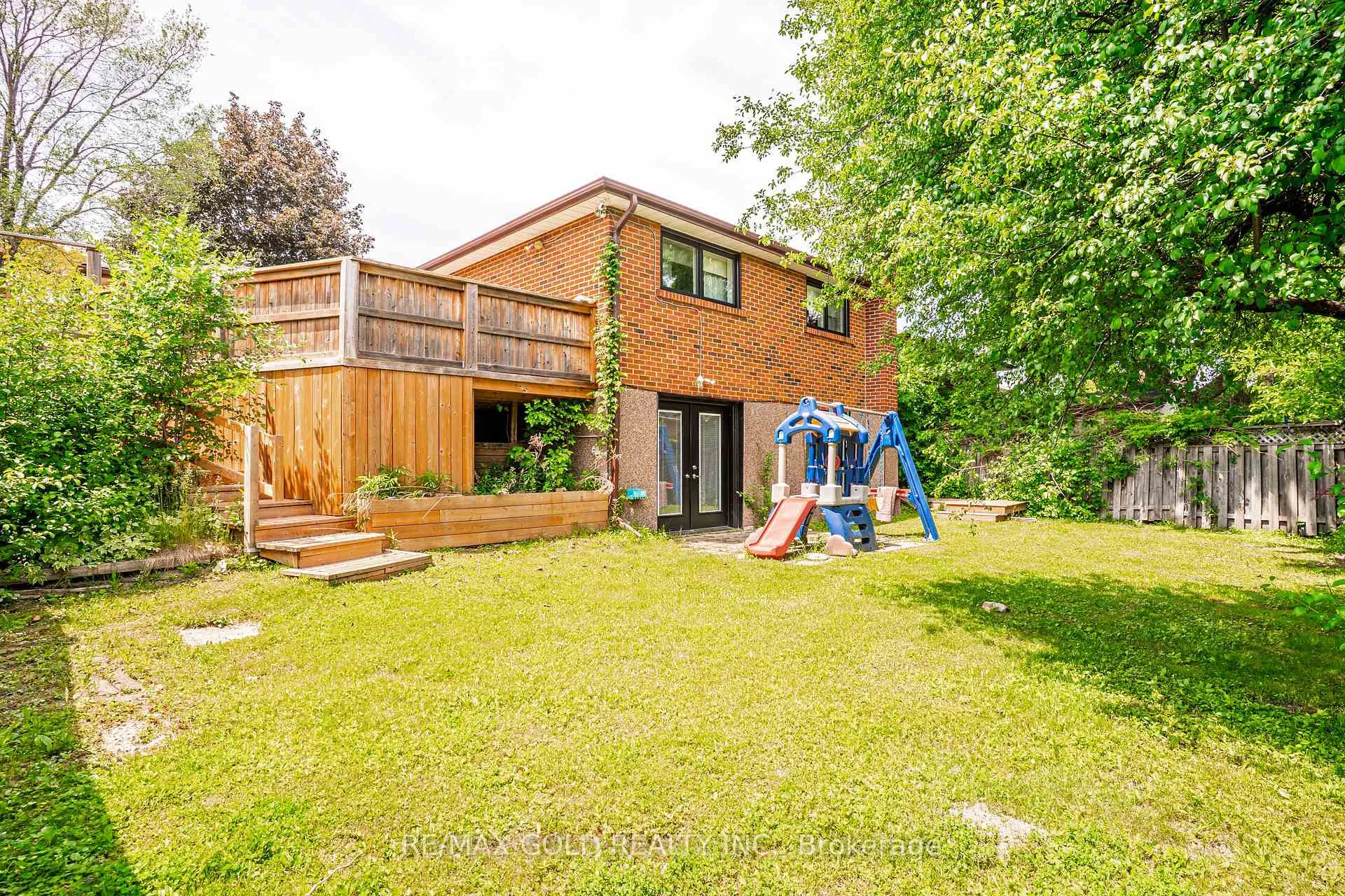 Photo 45 of 23 Dunster Crescent, Brampton, Southgate — HOMEH