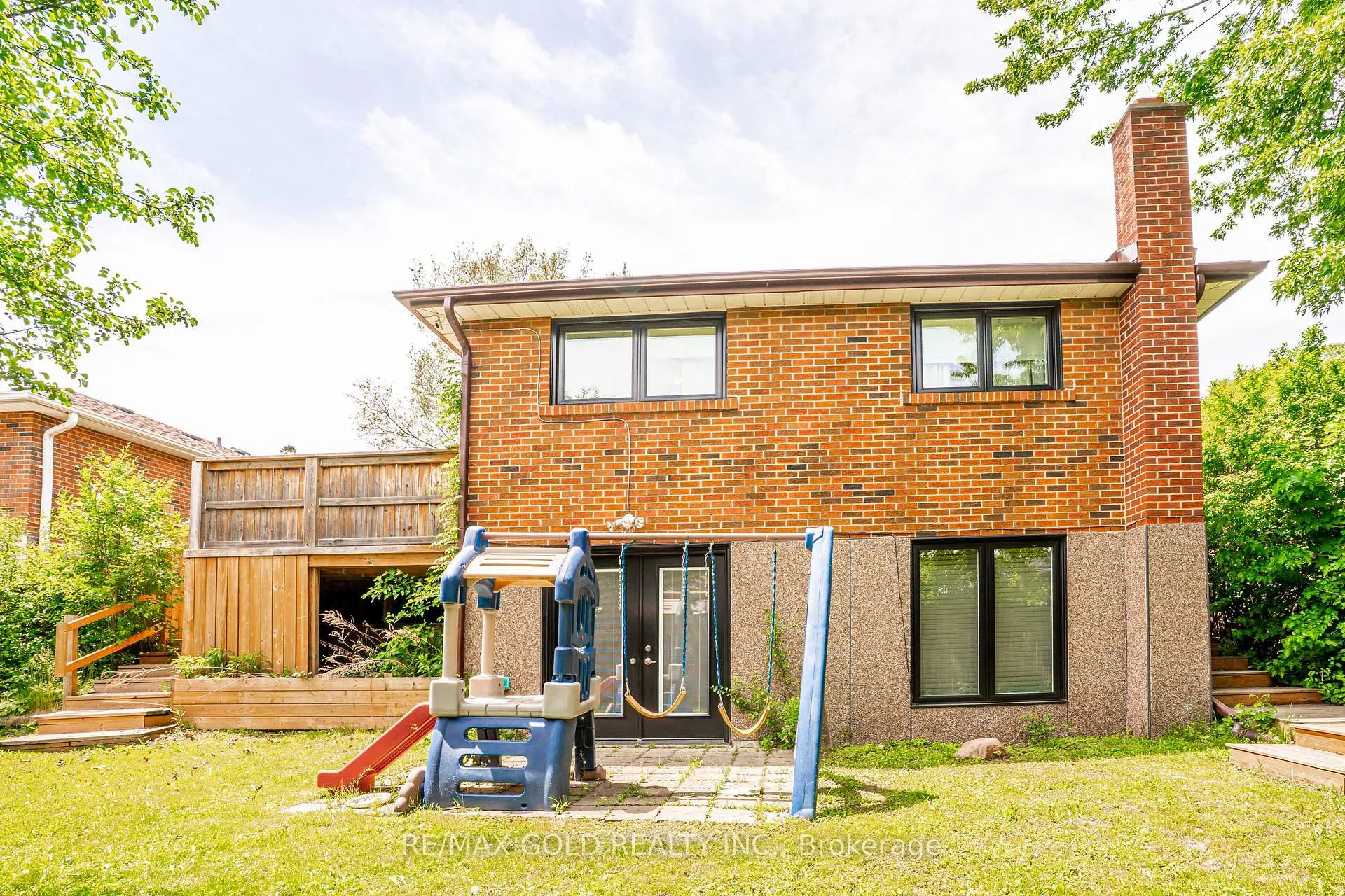 Photo 46 of 23 Dunster Crescent, Brampton, Southgate — HOMEH