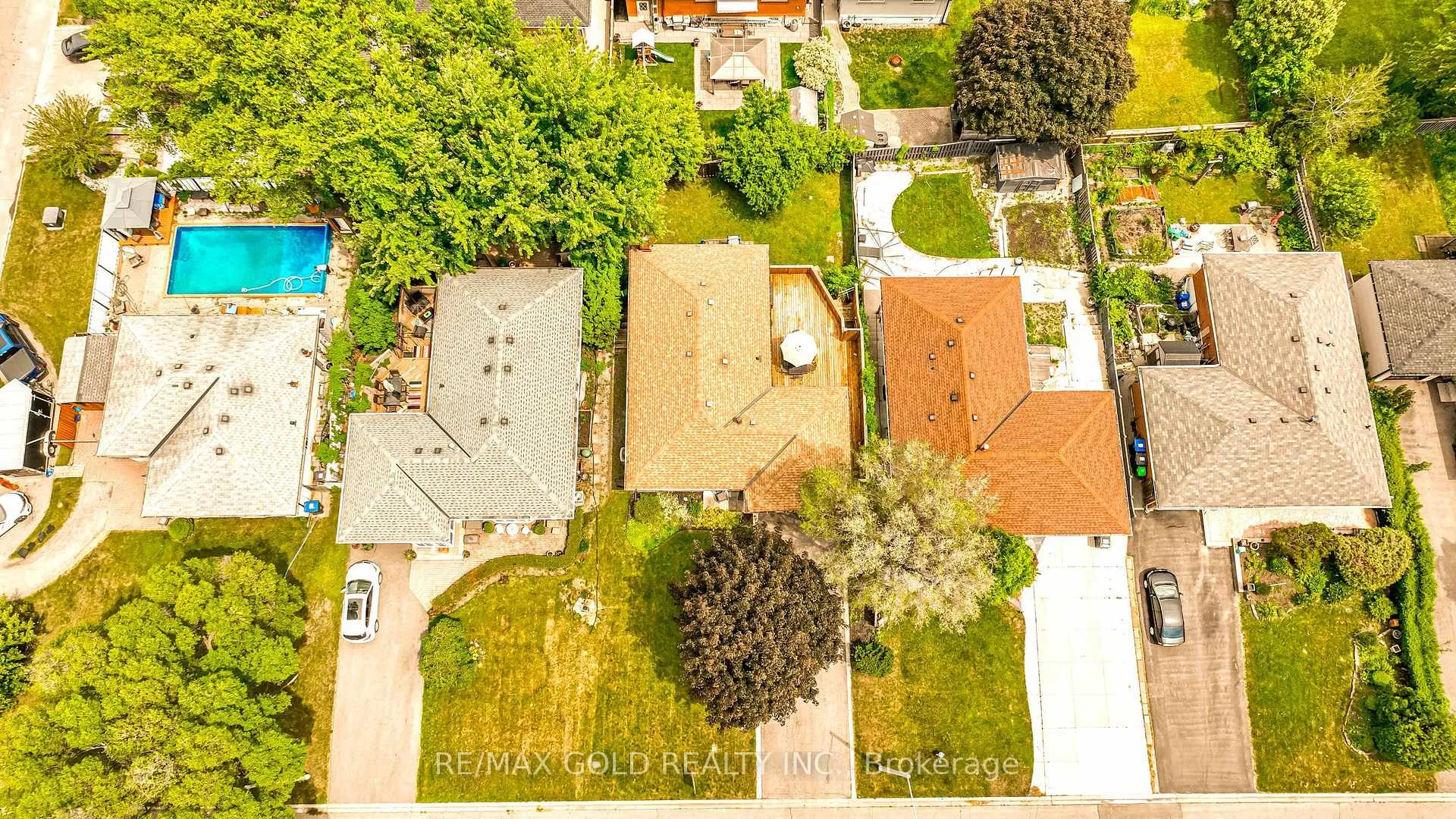 Photo 48 of 23 Dunster Crescent, Brampton, Southgate — HOMEH