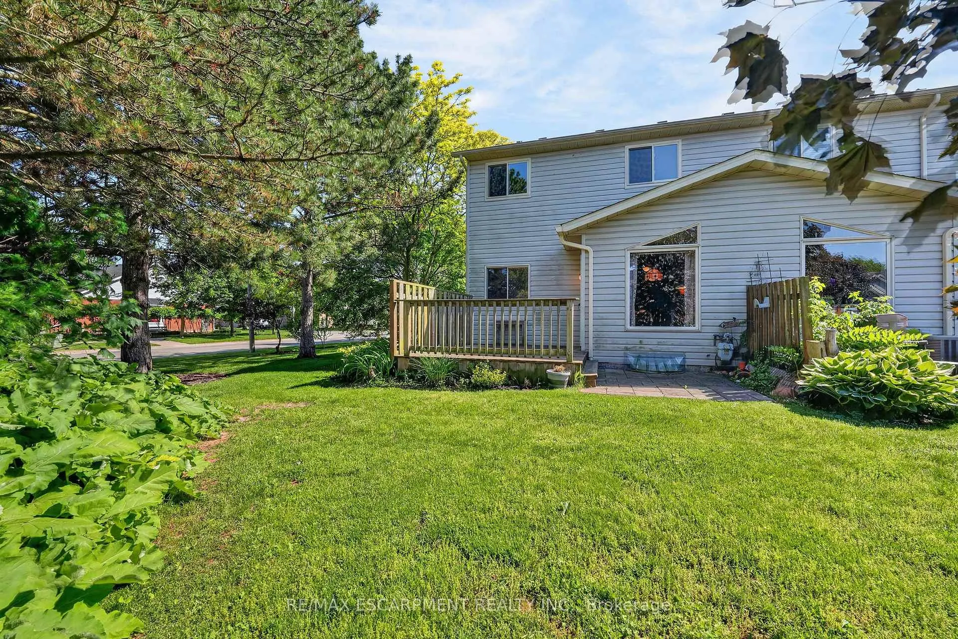Photo 2 of Unit 2, 9 Wentworth Drive, Grimsby, Grimsby East — HOMEH