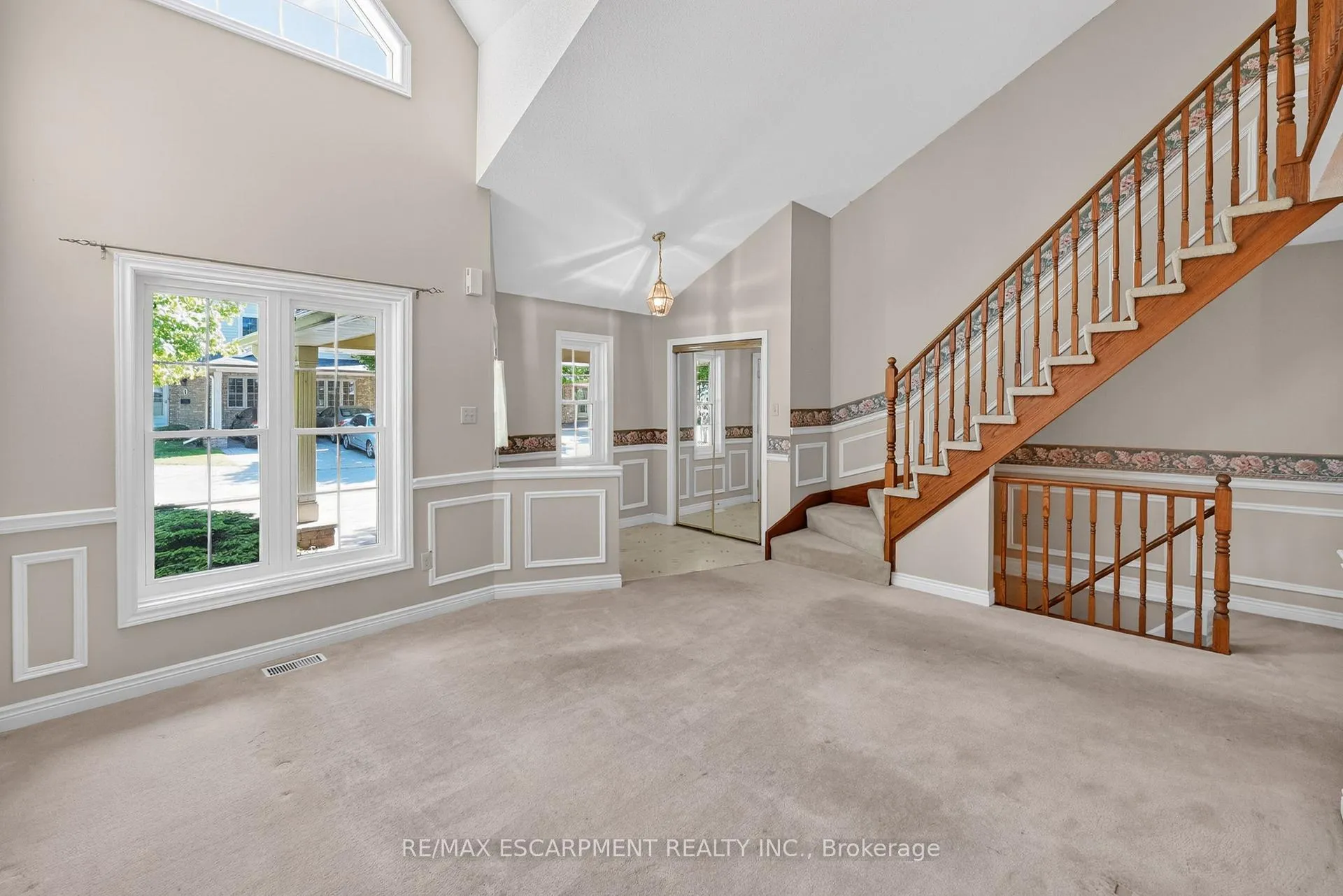 Photo 5 of Unit 2, 9 Wentworth Drive, Grimsby, Grimsby East — HOMEH