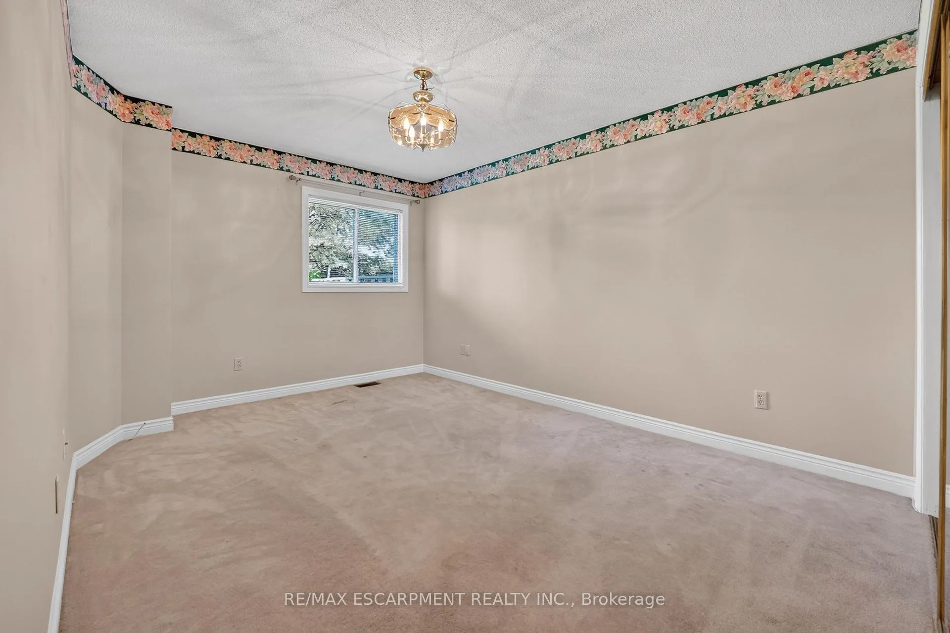 Photo 10 of Unit 2, 9 Wentworth Drive, Grimsby, Grimsby East — HOMEH