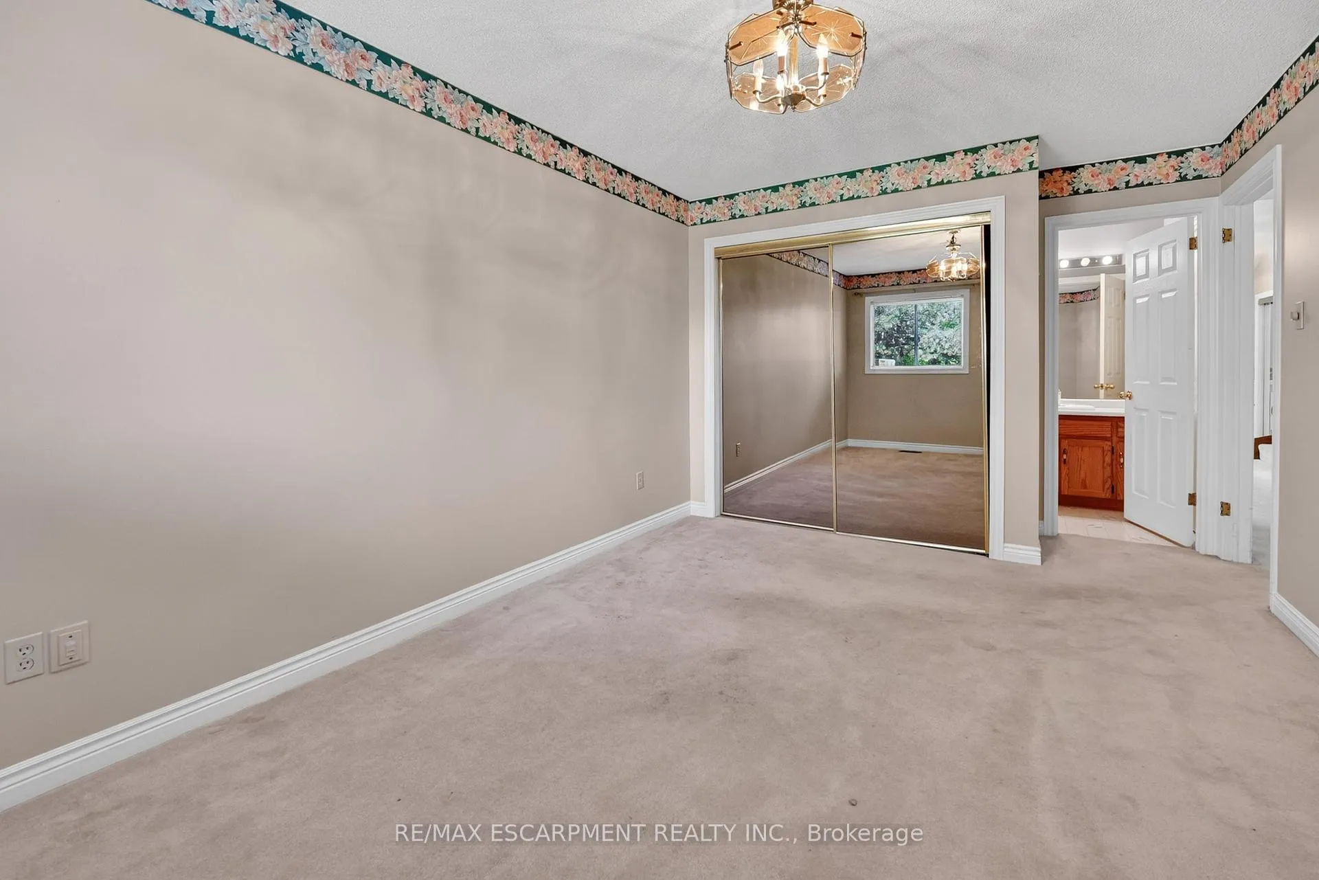 Photo 12 of Unit 2, 9 Wentworth Drive, Grimsby, Grimsby East — HOMEH
