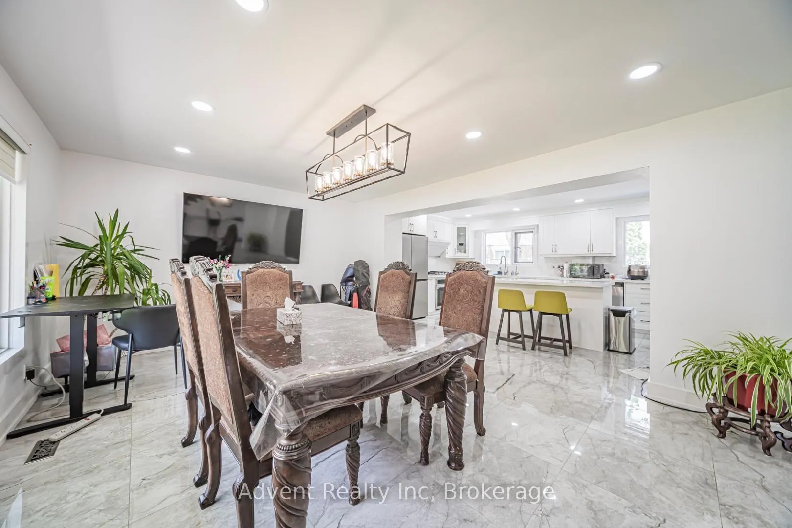 Photo 5 of 95 Pringle Avenue, Markham, Markham Village — HOMEH