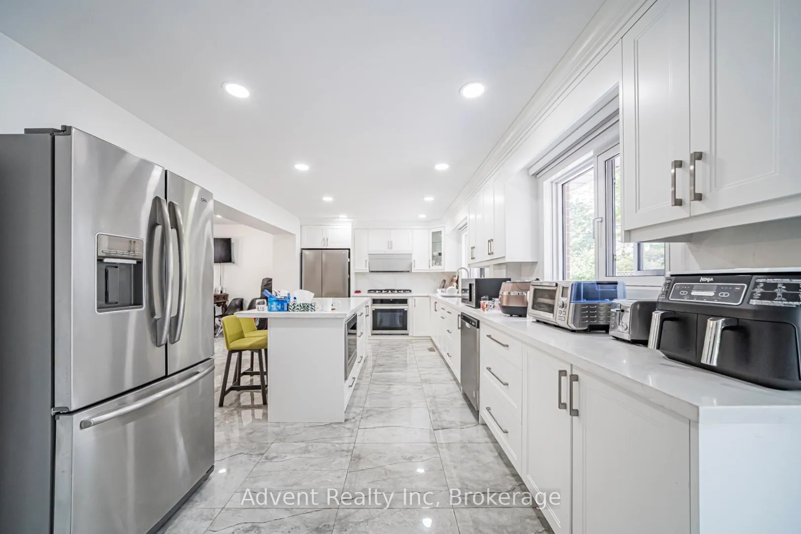 Photo 10 of 95 Pringle Avenue, Markham, Markham Village — HOMEH