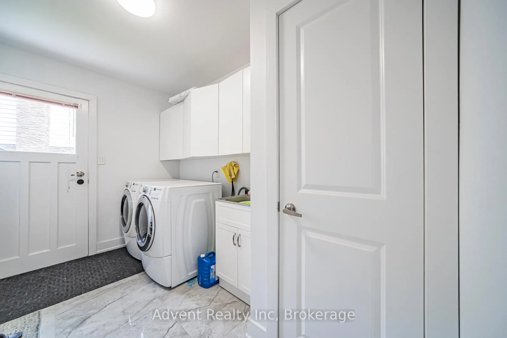 Photo 16 of 95 Pringle Avenue, Markham, Markham Village — HOMEH