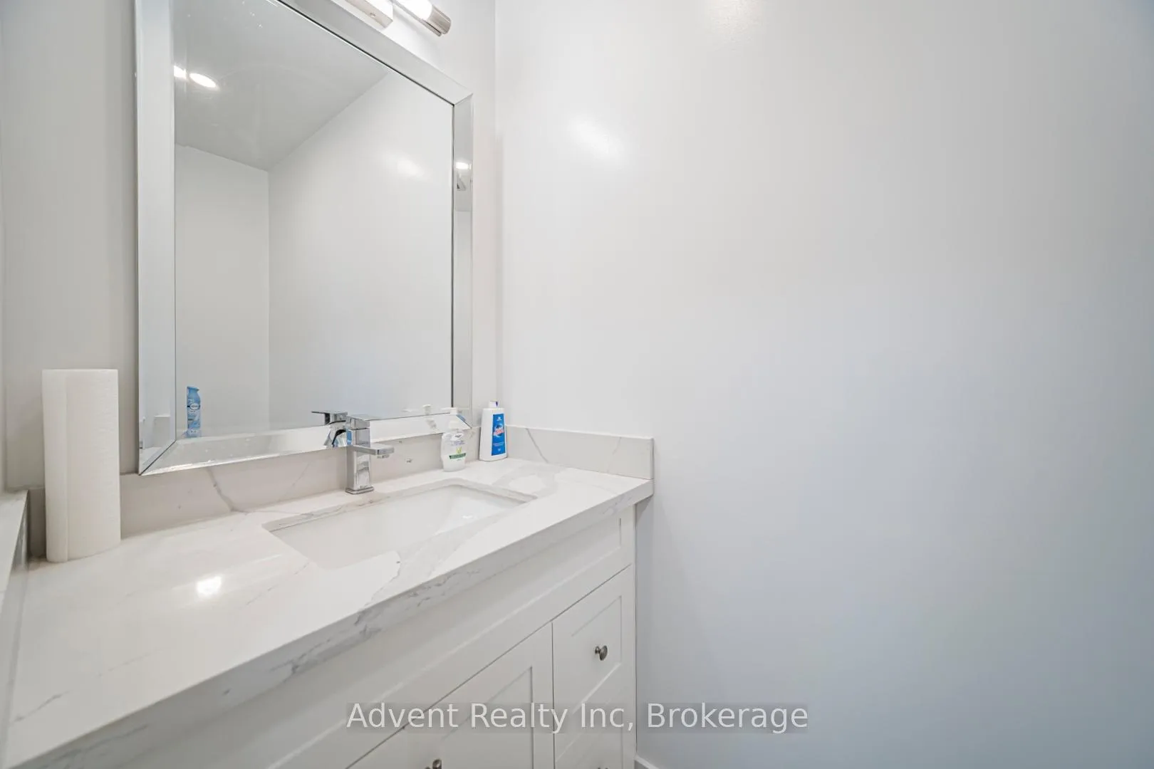 Photo 18 of 95 Pringle Avenue, Markham, Markham Village — HOMEH