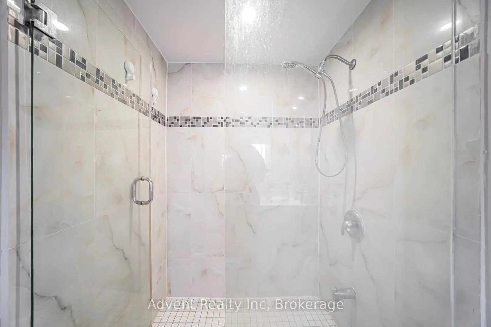 Photo 27 of 95 Pringle Avenue, Markham, Markham Village — HOMEH